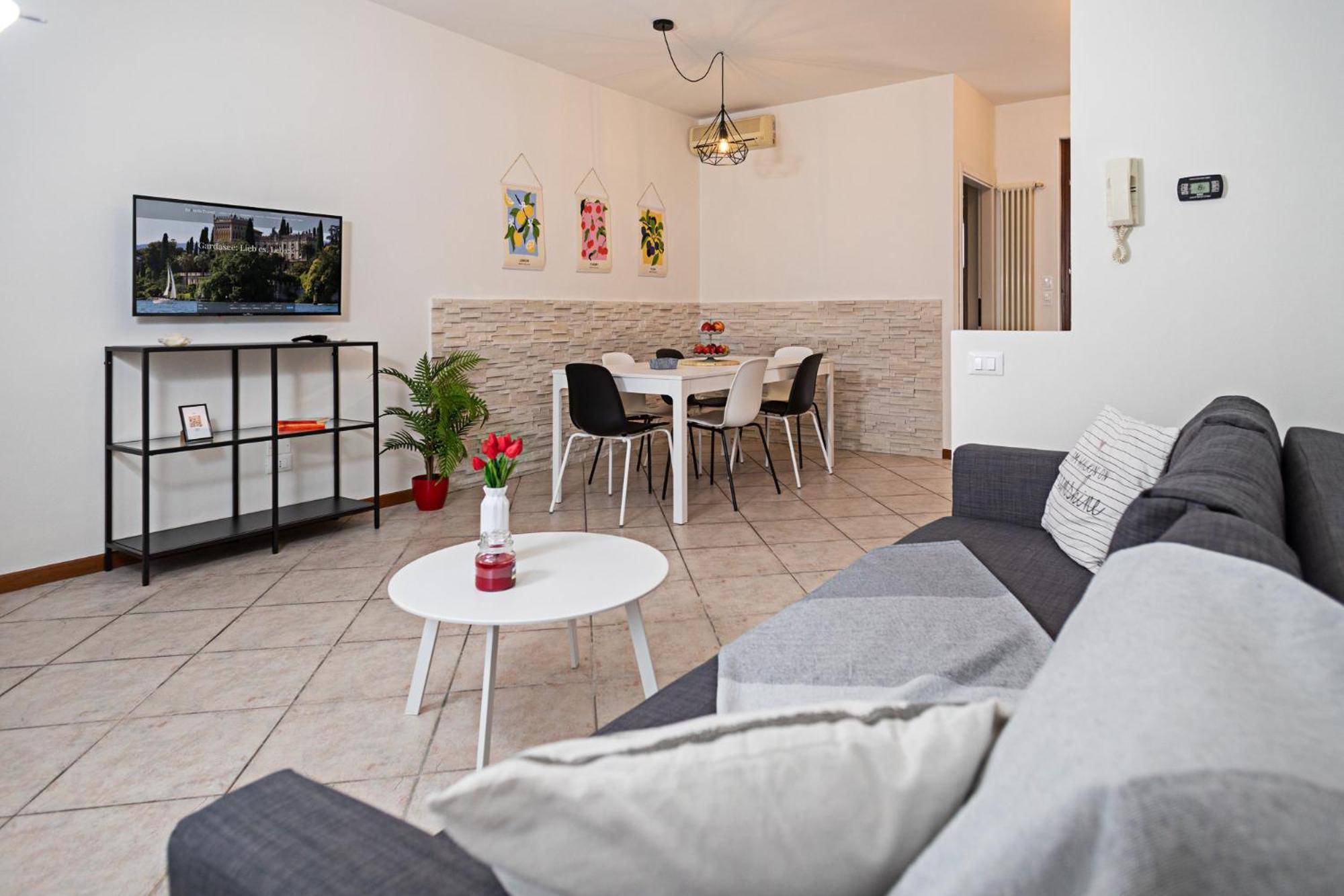 TOWNHOUSE 71 - Regarda Travel view 4