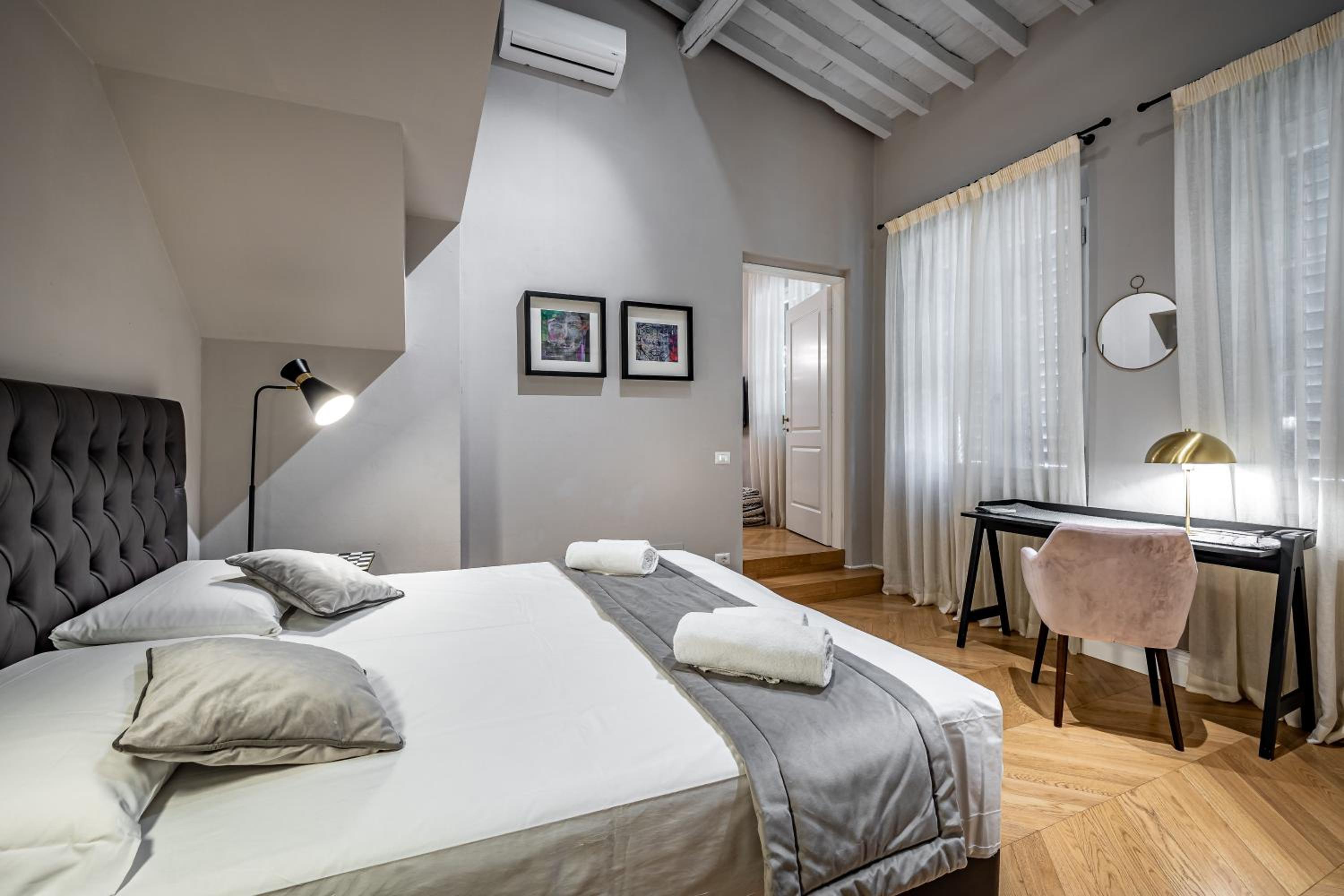 Hs4U Ricasoli Luxury apartment near Duomo N.1