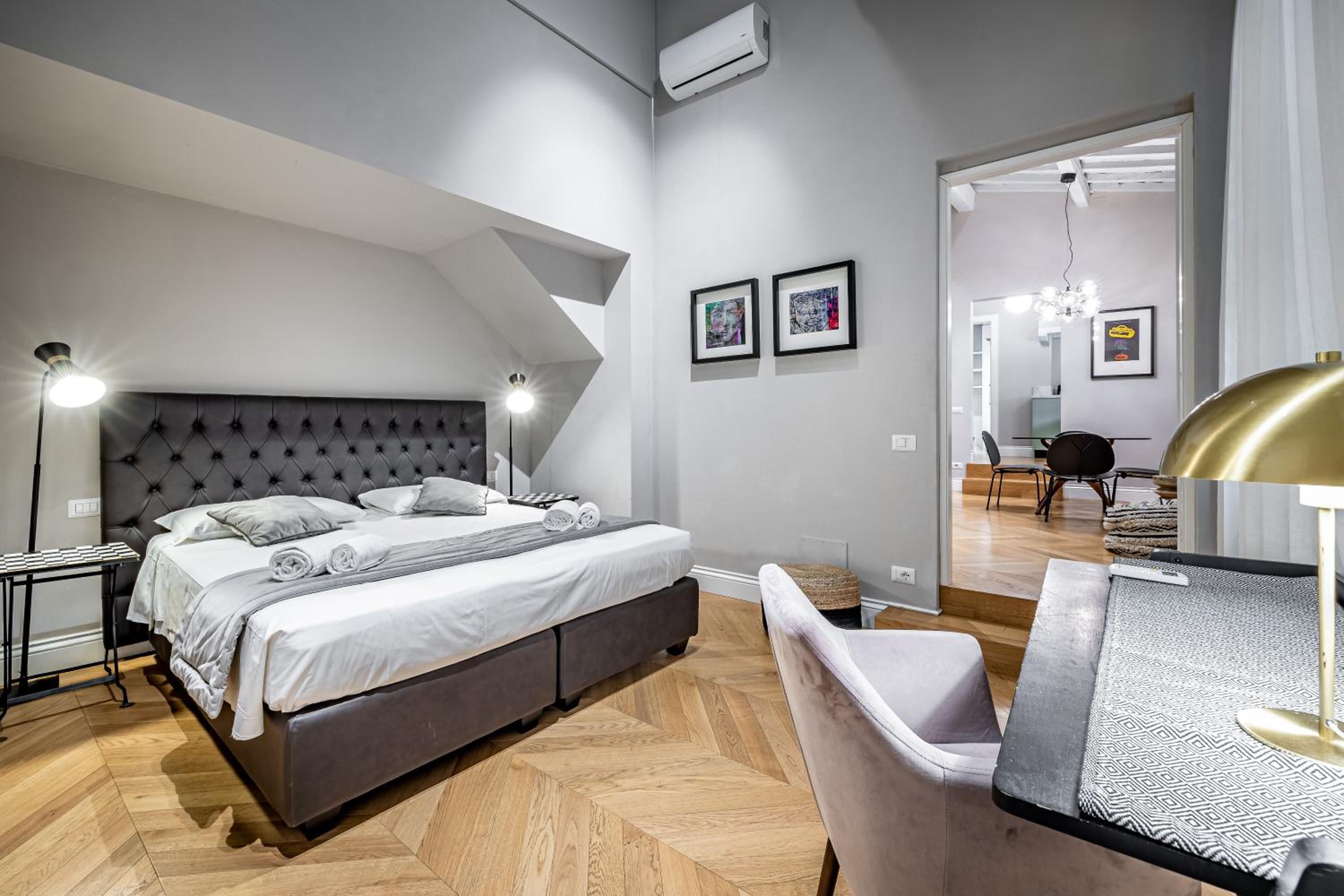 Hs4U Ricasoli Luxury apartment near Duomo N.1