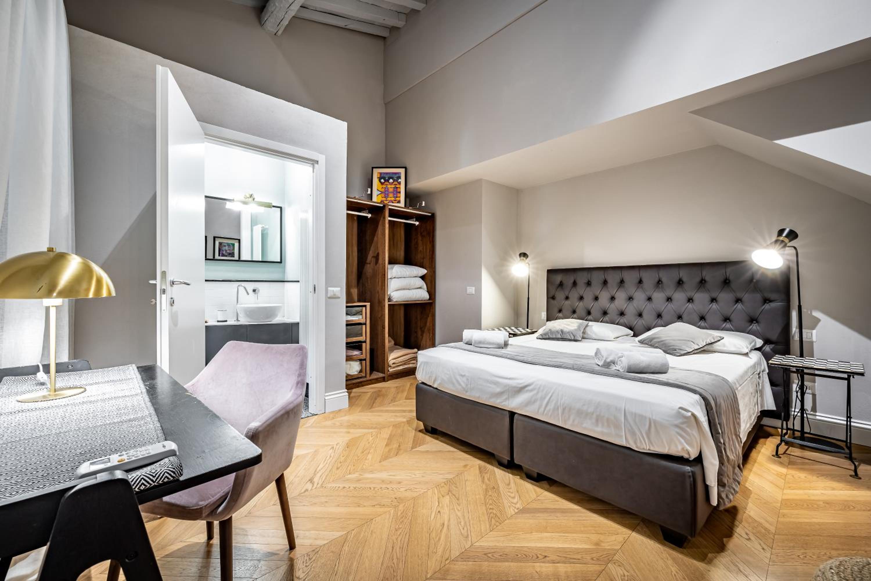 Hs4U Ricasoli Luxury apartment near Duomo N.1