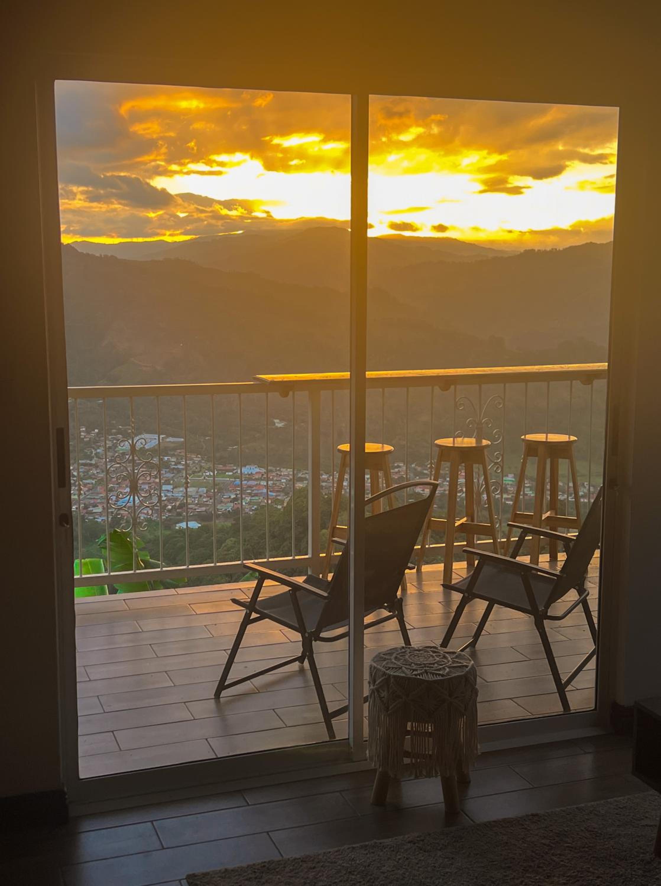 Orosi Mountain Lodge