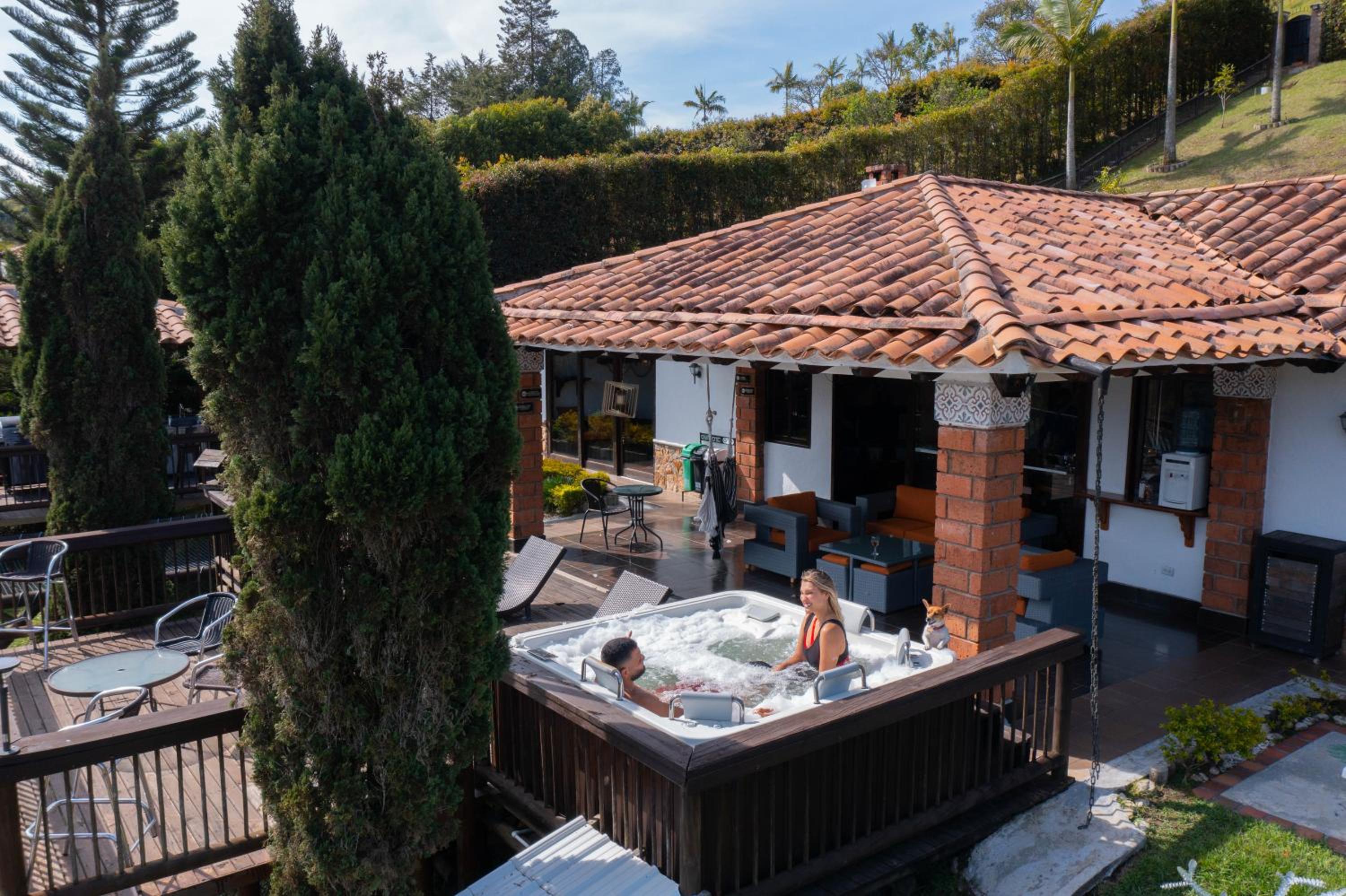 CASA CAMPESTRE MONTECARLO Guatapé- desayuno a pareja