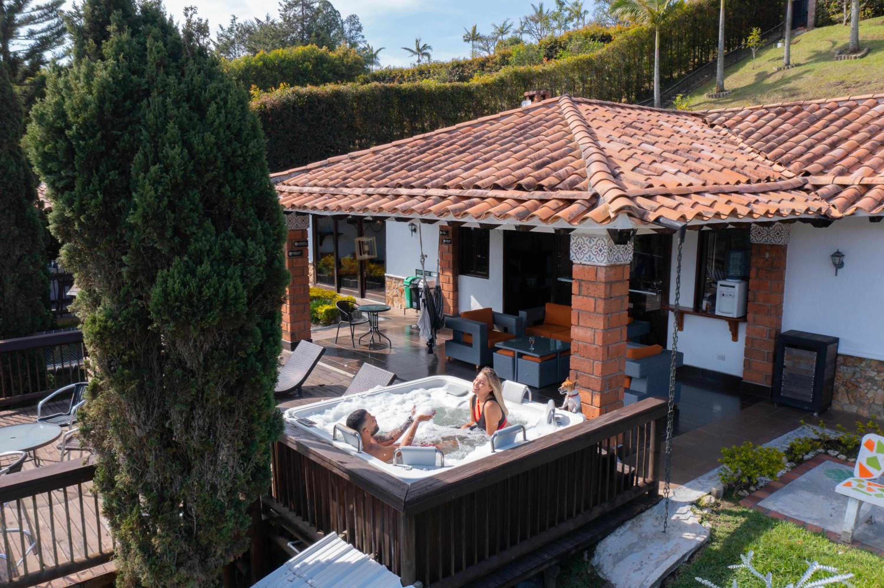 CASA CAMPESTRE MONTECARLO Guatapé- desayuno a pareja