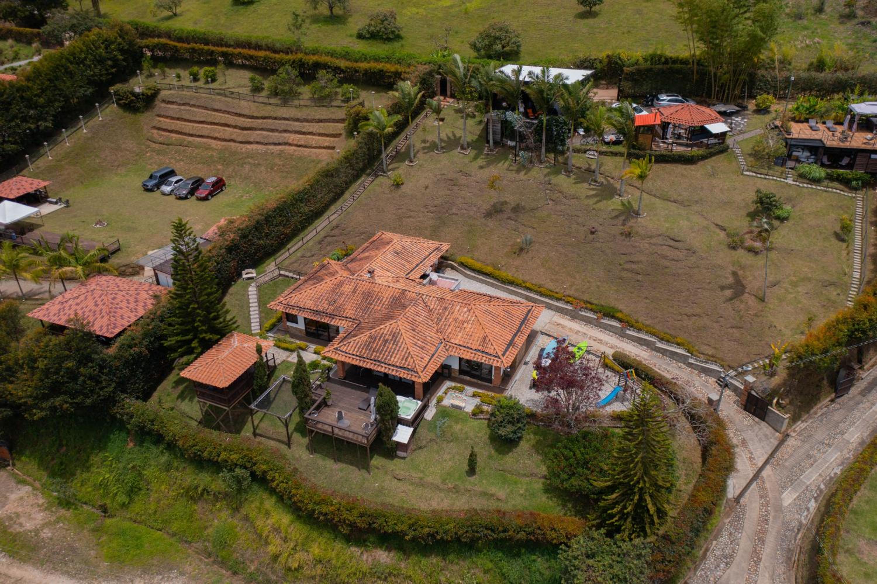 CASA CAMPESTRE MONTECARLO Guatapé- desayuno a pareja