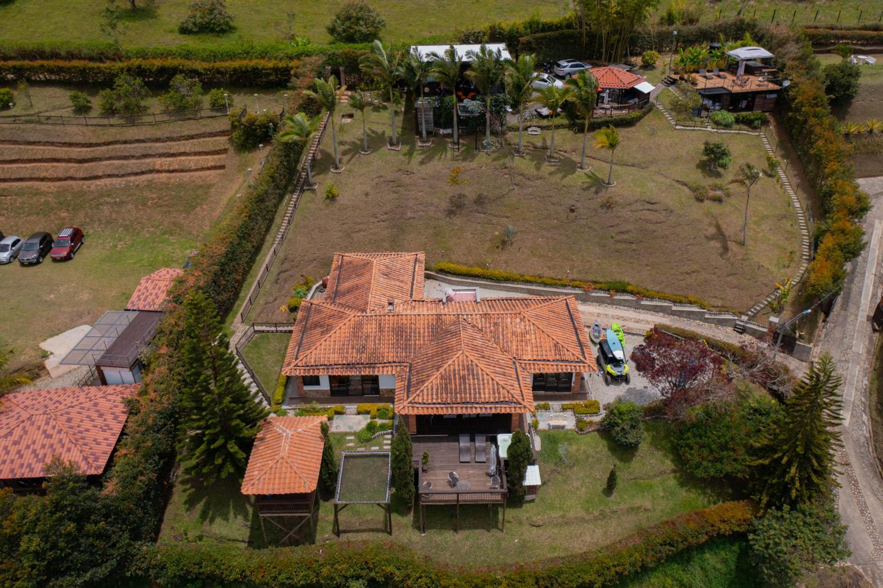 CASA CAMPESTRE MONTECARLO Guatapé- desayuno a pareja