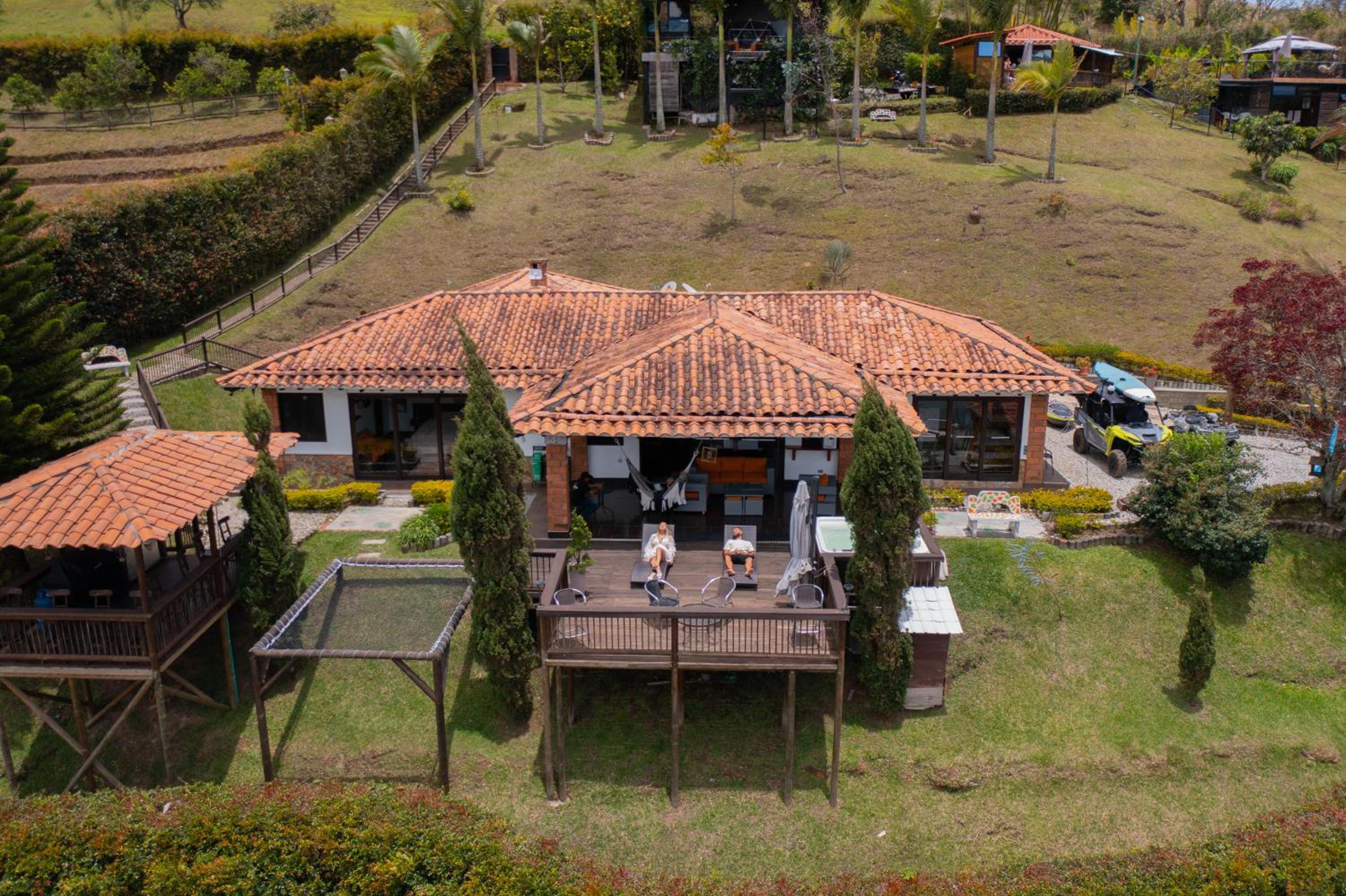 CASA CAMPESTRE MONTECARLO Guatapé- desayuno a pareja