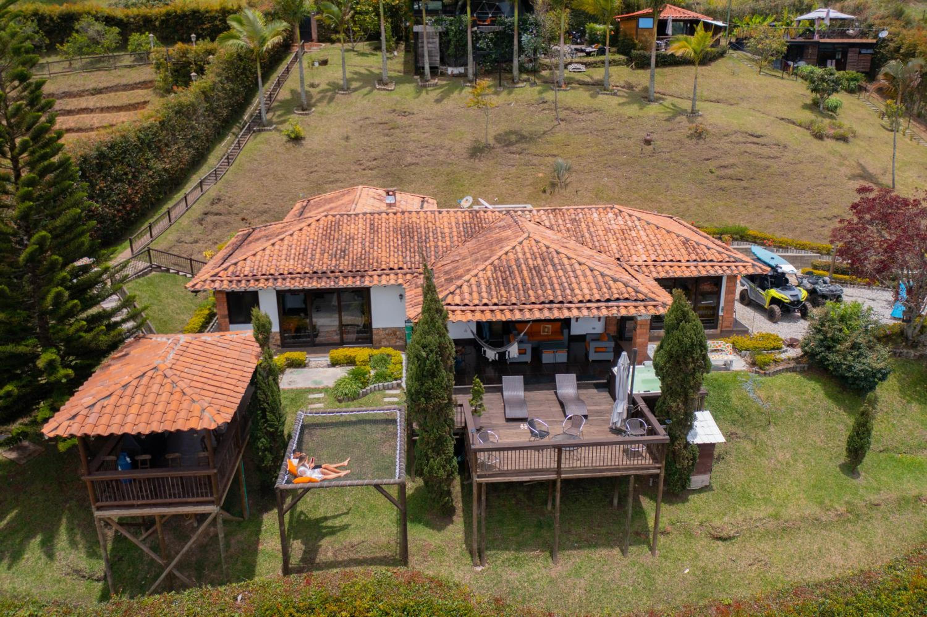 CASA CAMPESTRE MONTECARLO Guatapé- desayuno a pareja