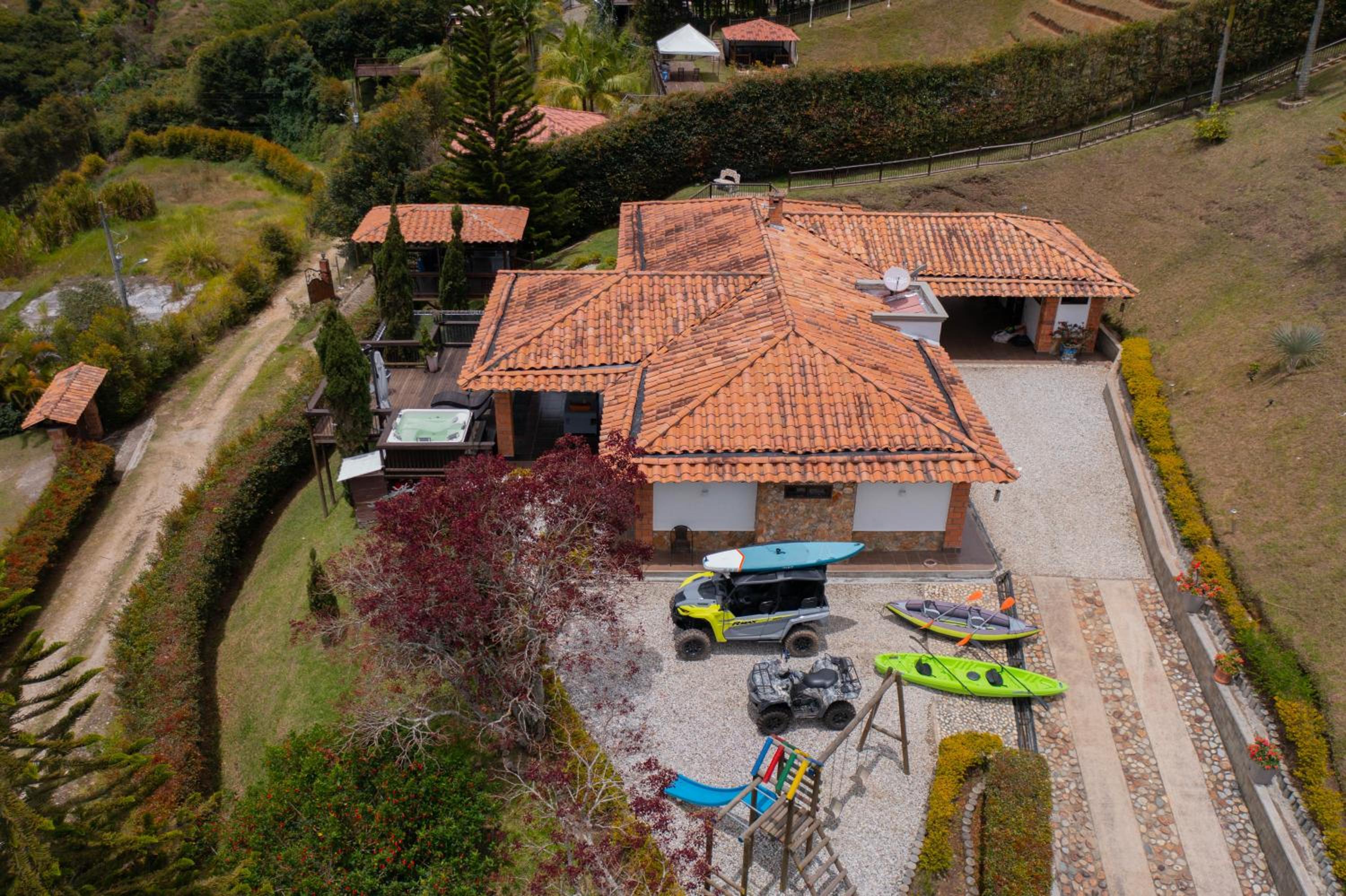 CASA CAMPESTRE MONTECARLO Guatapé- desayuno a pareja
