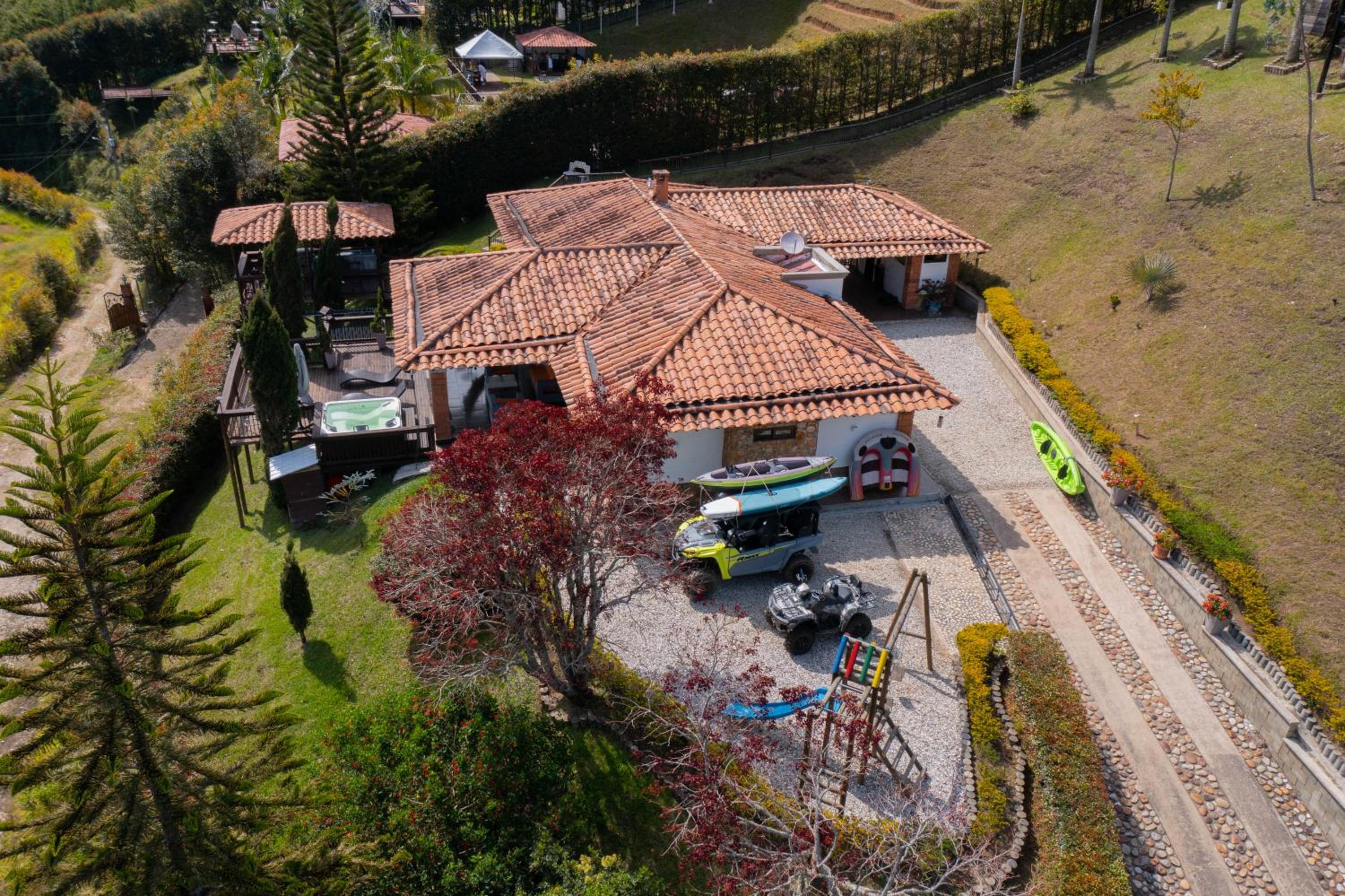 CASA CAMPESTRE MONTECARLO Guatapé- desayuno a pareja