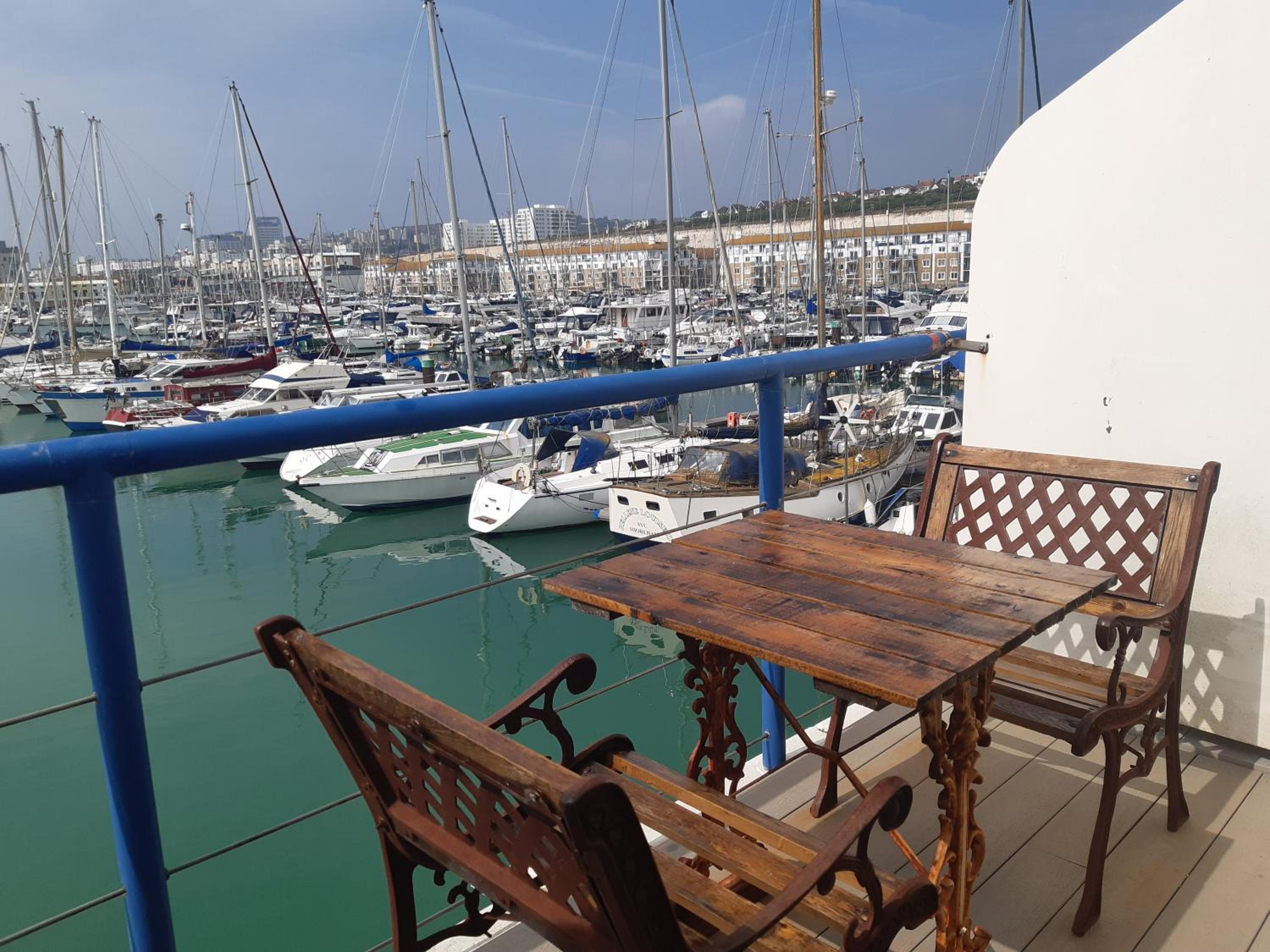 Fantastic Waterside apartment in Brighton Marina