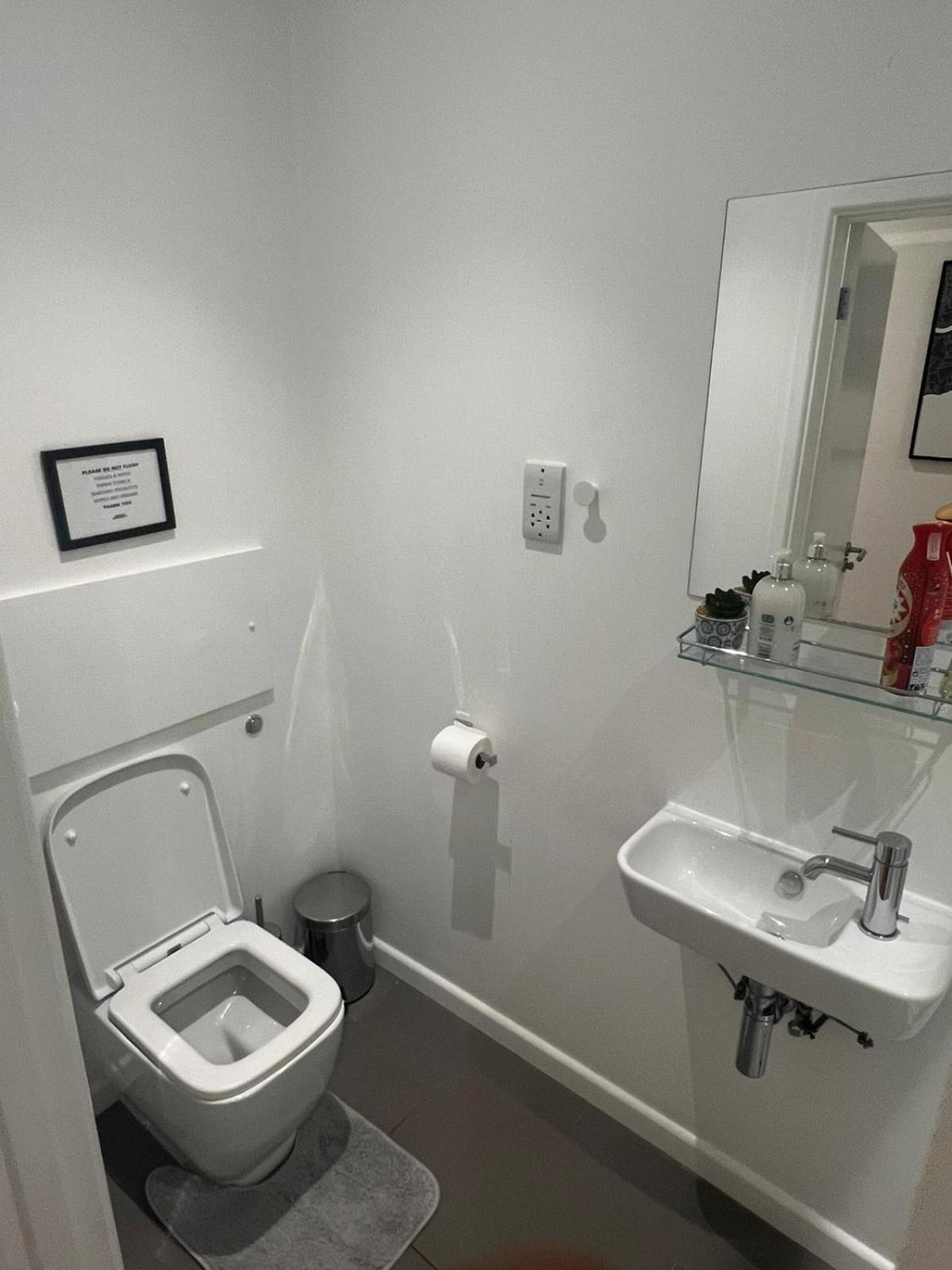 Tranquil 1 BR Retreat in Piccadilly VR4