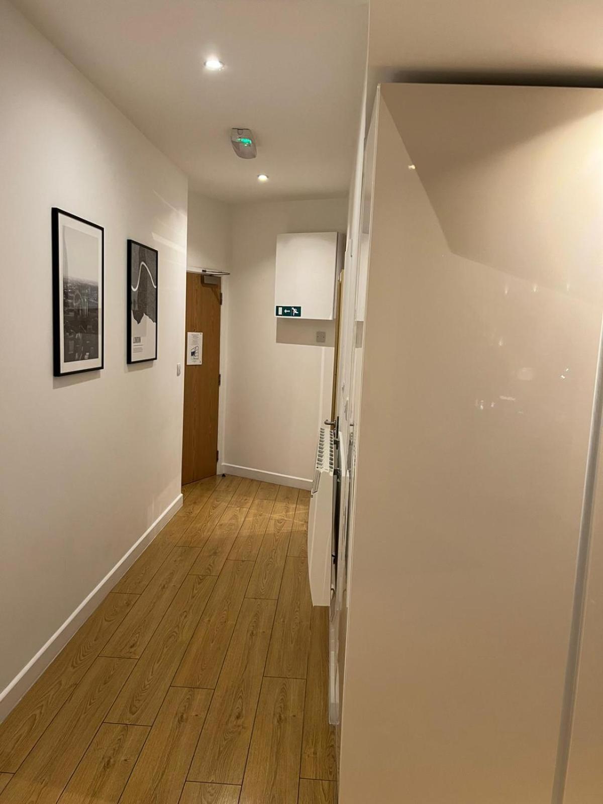 Tranquil 1 BR Retreat in Piccadilly VR4
