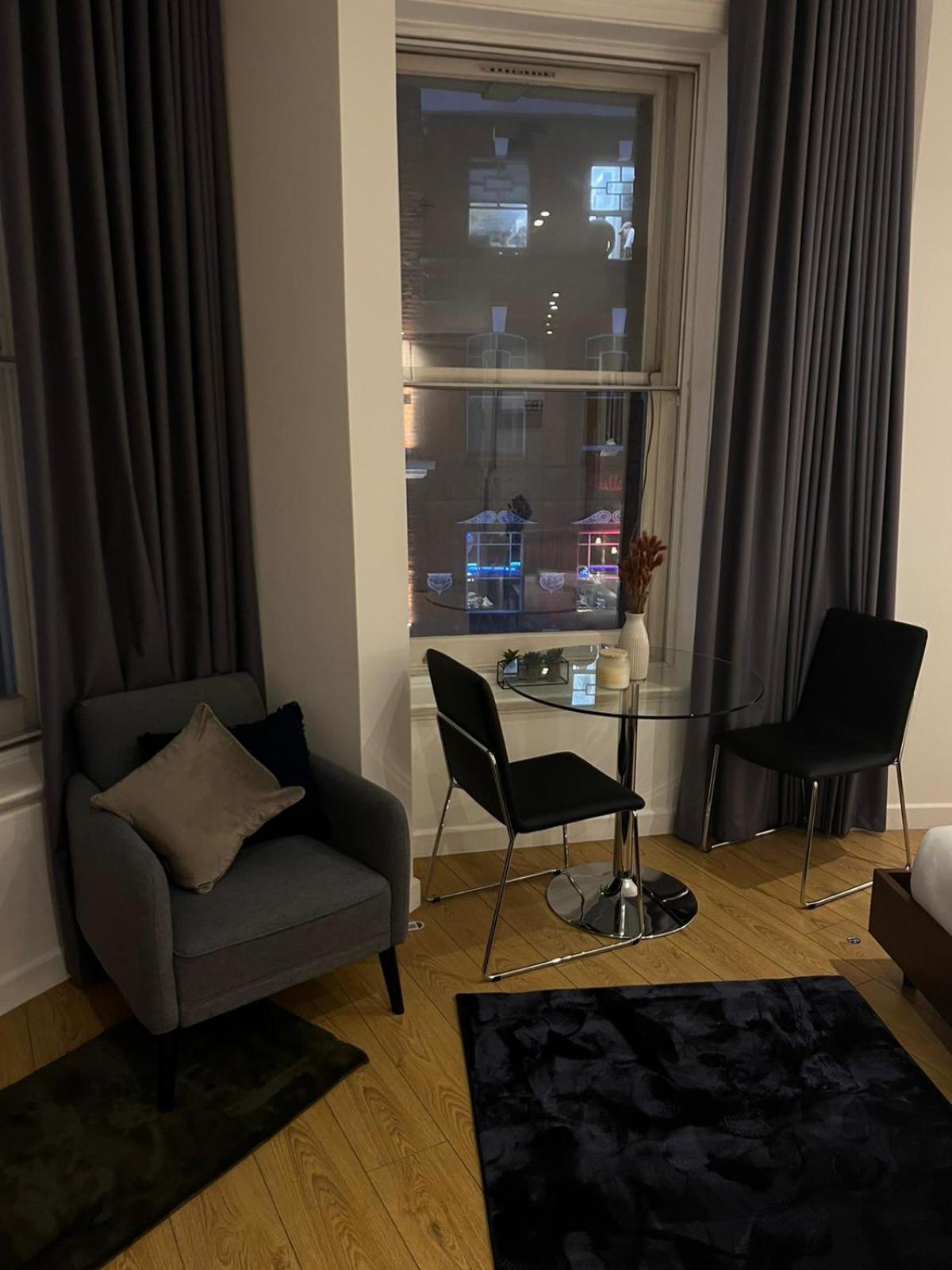 Tranquil 1 BR Retreat in Piccadilly VR4