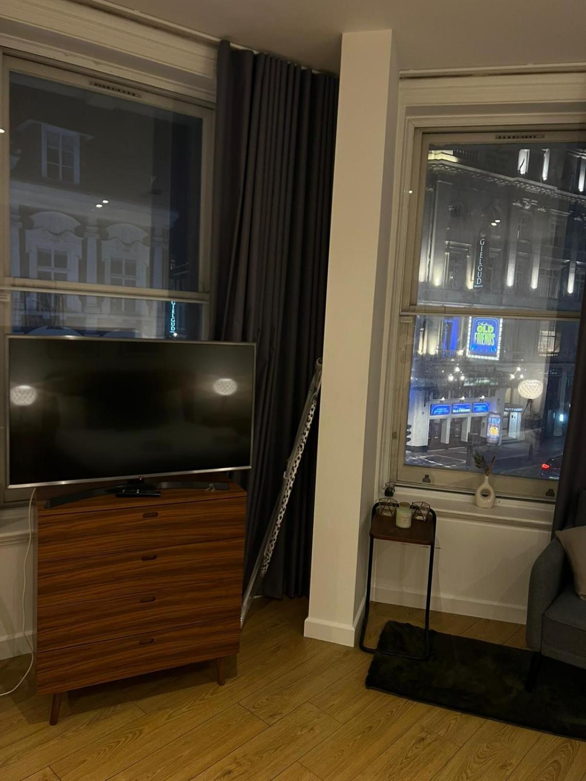 Tranquil 1 BR Retreat in Piccadilly VR4