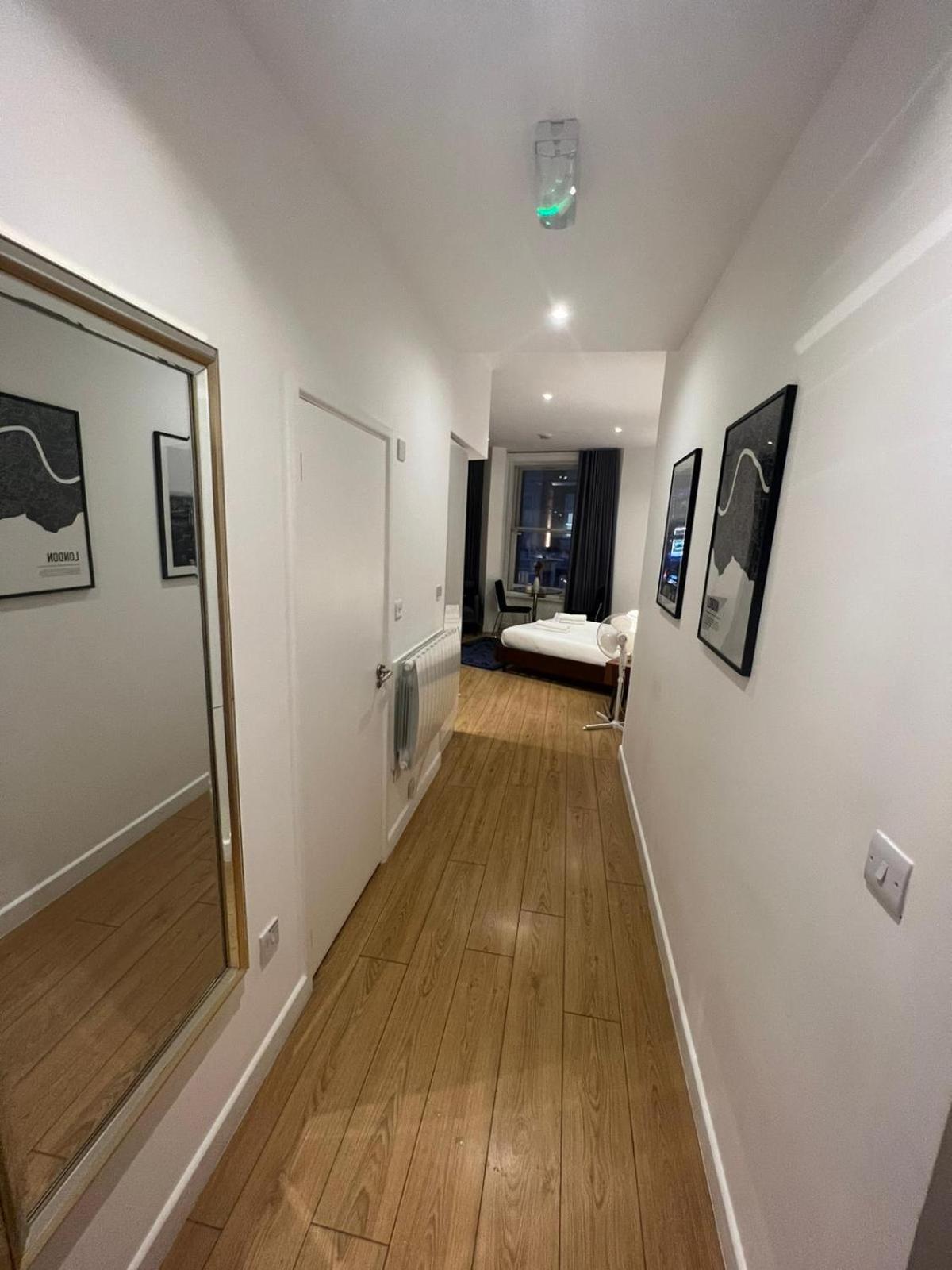 Tranquil 1 BR Retreat in Piccadilly VR4