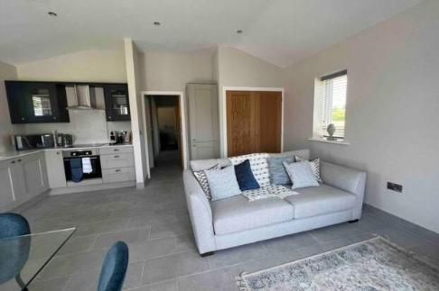 Spacious 3 Bedroom Sandstone Lodge view 2