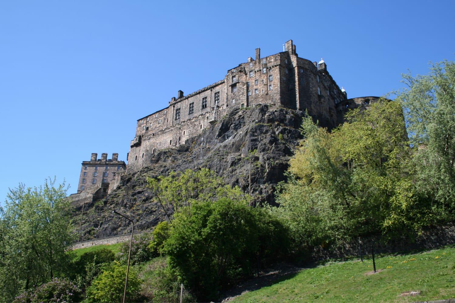 Charming Grassmarket 1 Bed Castle pad view 5