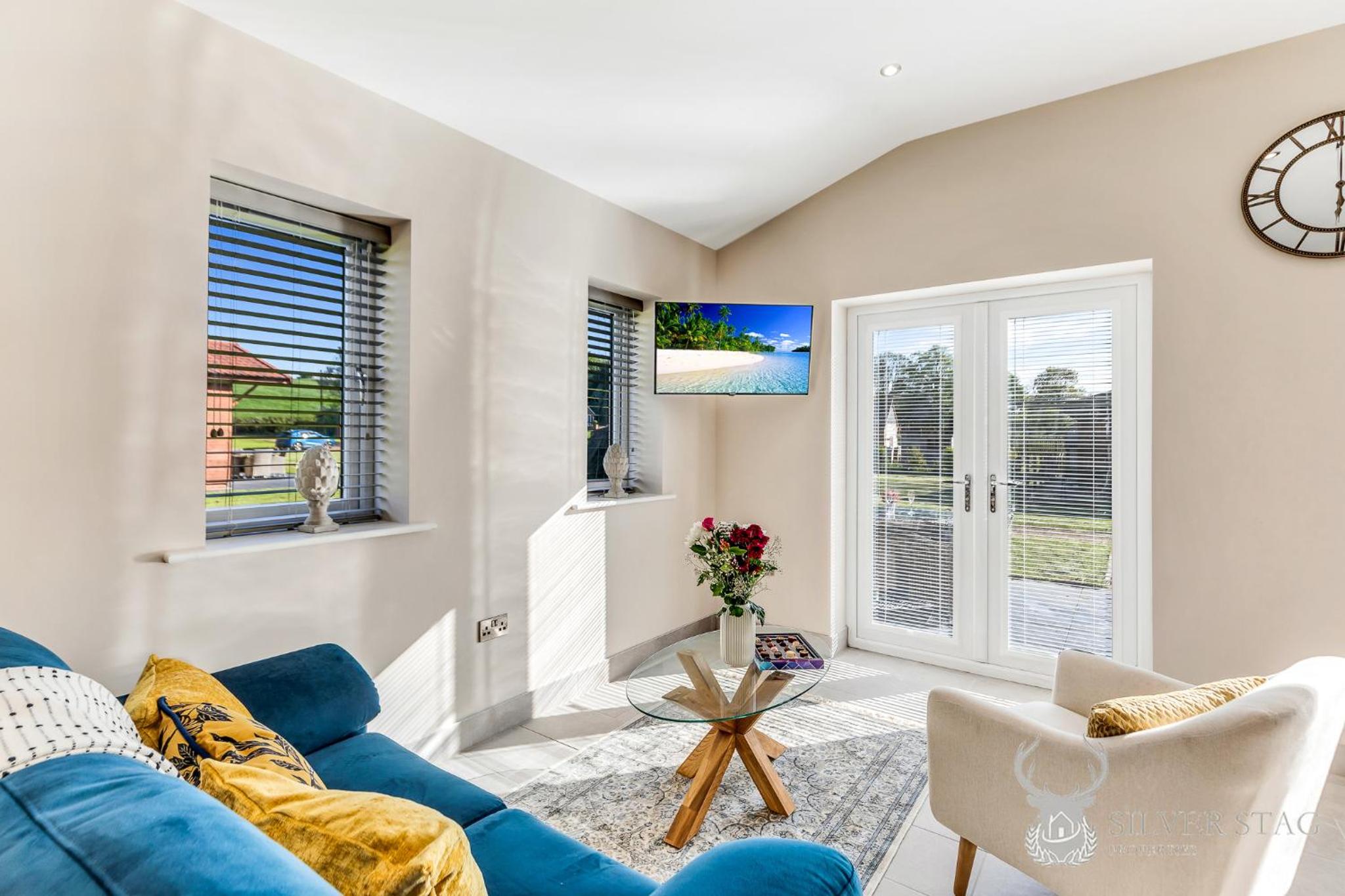 Charming 2 Bedroom Limestone Lodge Perfect for Families view 3