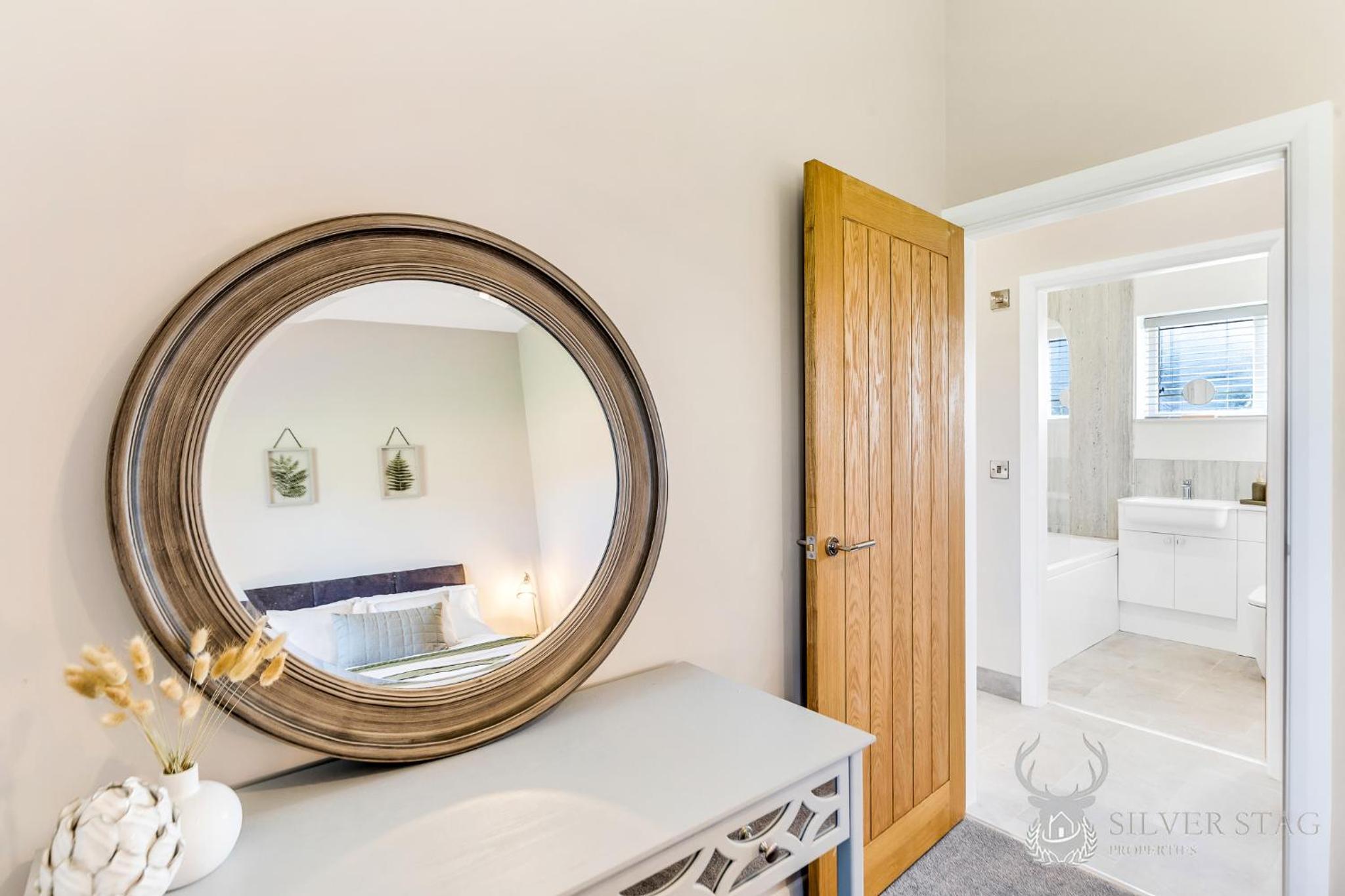 Charming 2 Bedroom Limestone Lodge Perfect for Families view 4