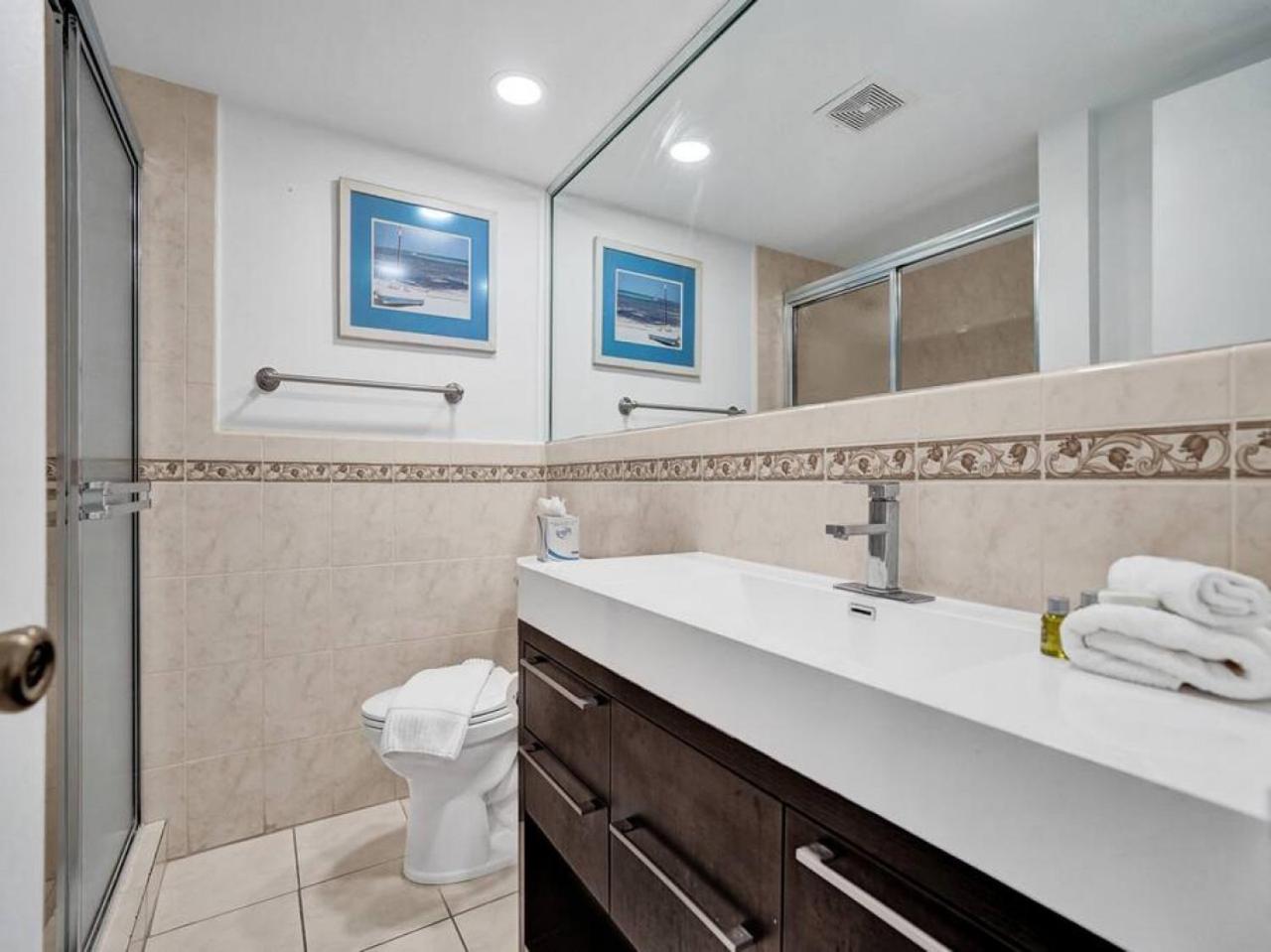 Awesome Beachfront Condo Beach Service 1007 view 4