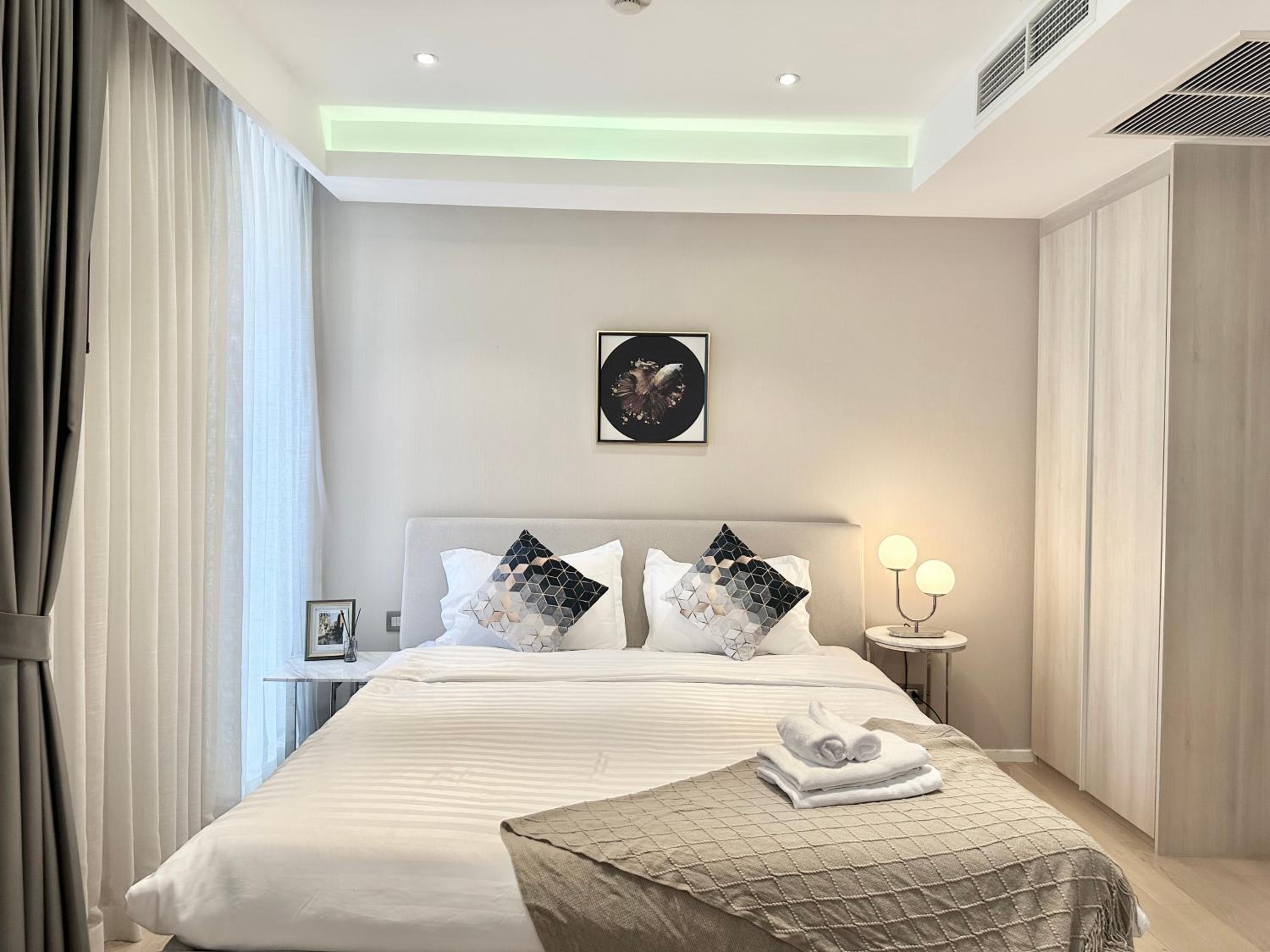 Sukhumvit 11#Luxury#Pool#Gym#BTS Nana&MRT Sukhumvit#1BR#Max4ppl