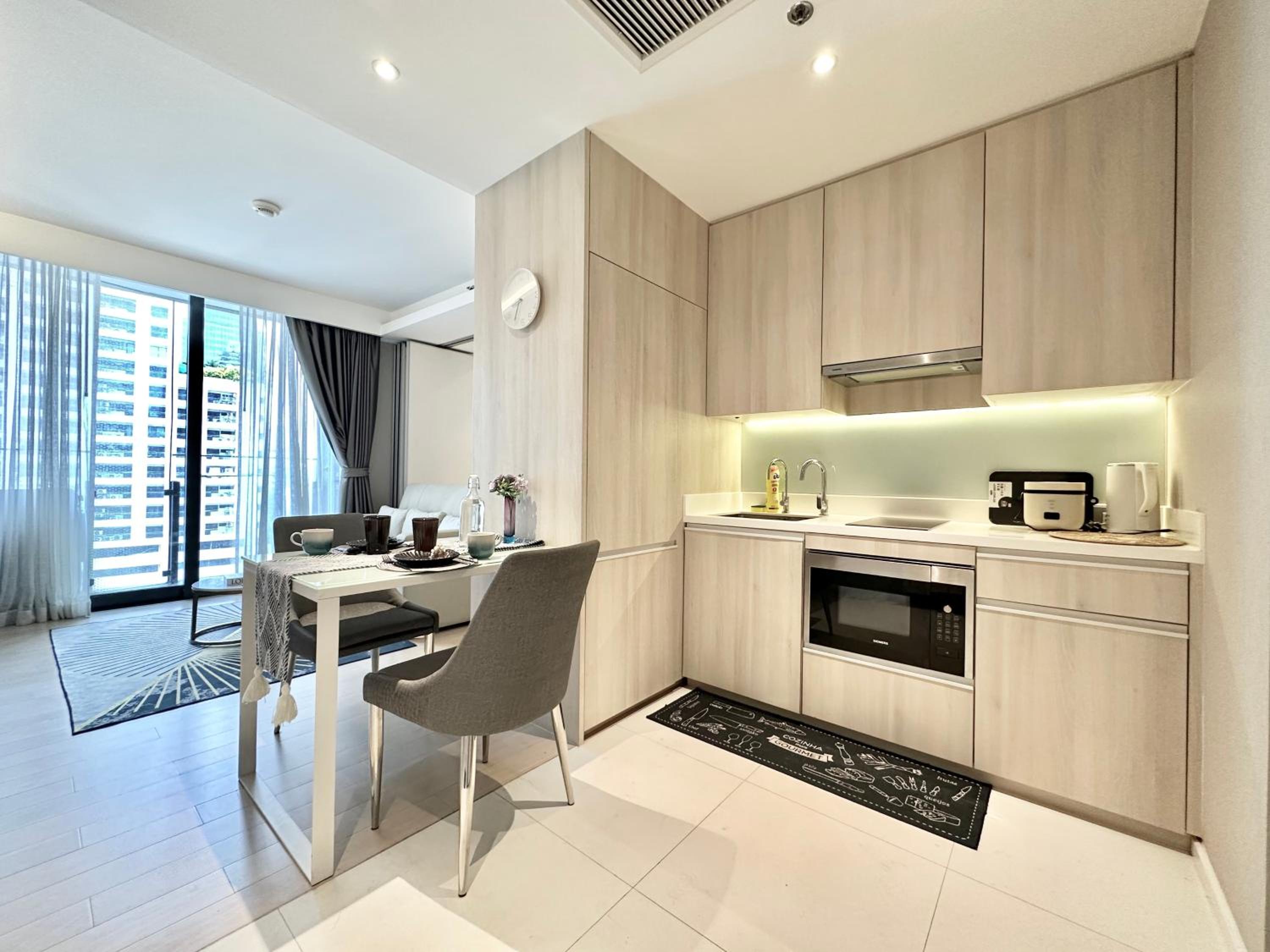 Sukhumvit 11#Luxury#Pool#Gym#BTS Nana&MRT Sukhumvit#1BR#Max4ppl