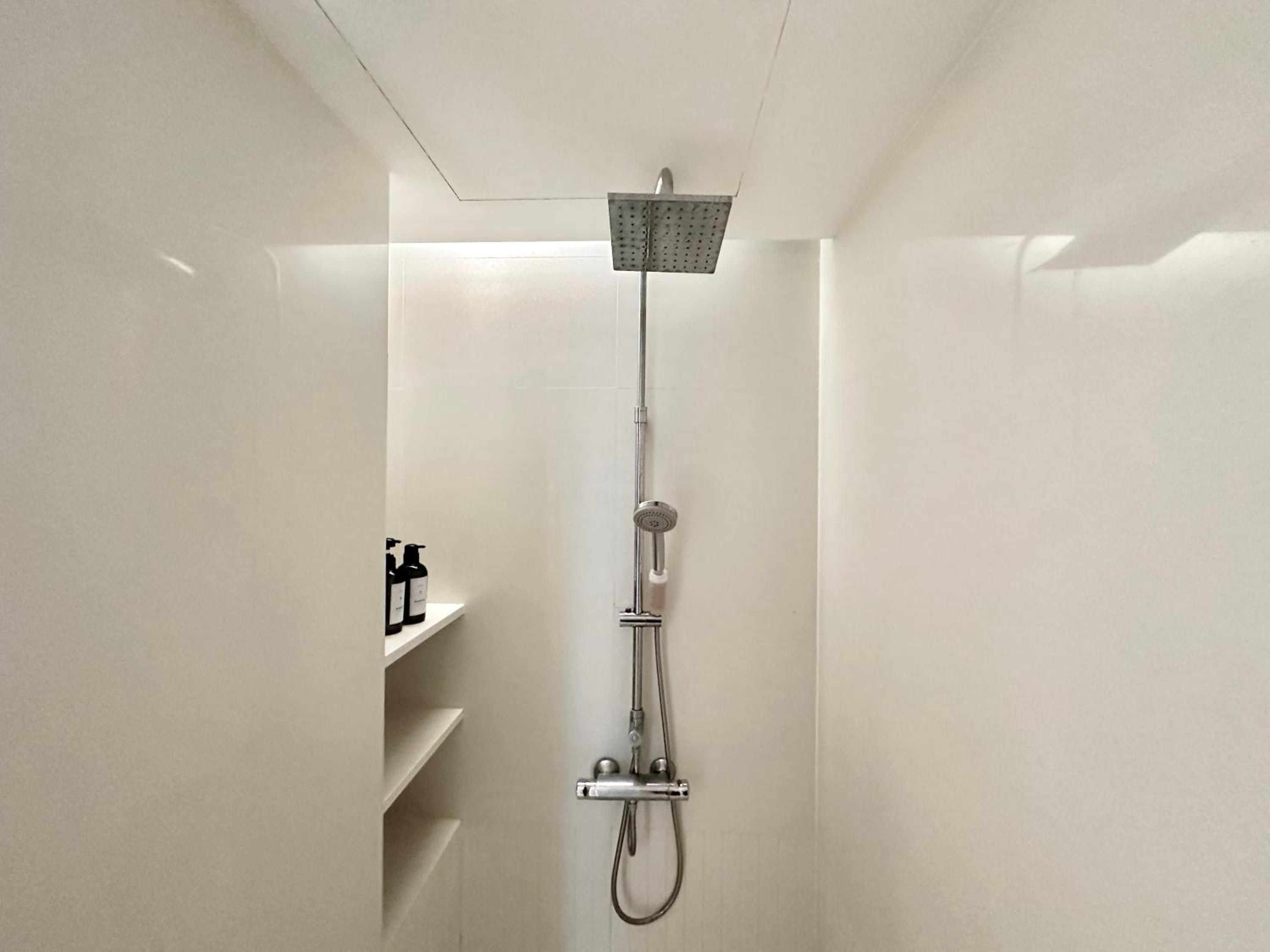 Sukhumvit 11#Luxury#Pool#Gym#BTS Nana&MRT Sukhumvit#1BR#Max4ppl