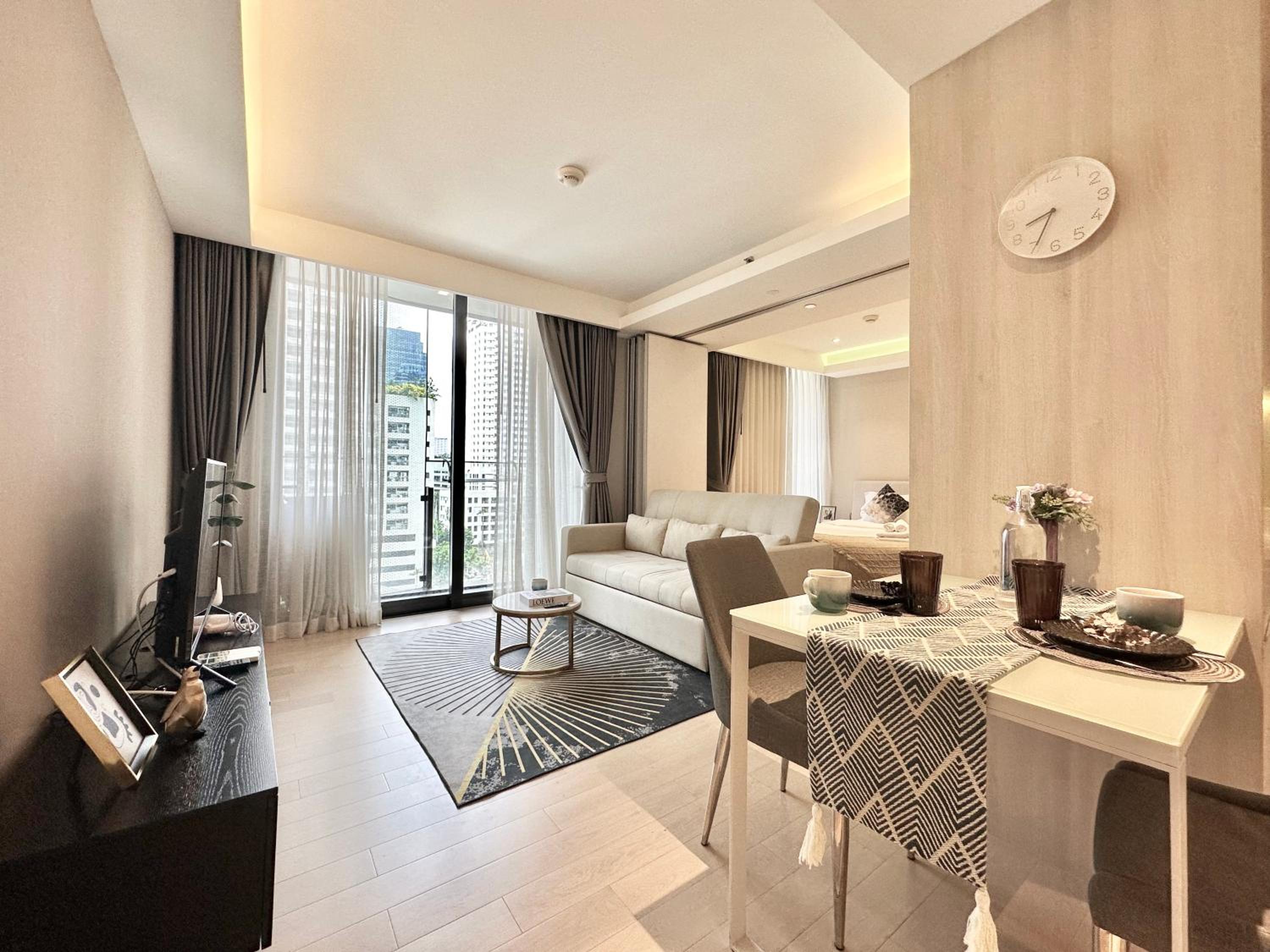 Sukhumvit 11#Luxury#Pool#Gym#BTS Nana&MRT Sukhumvit#1BR#Max4ppl