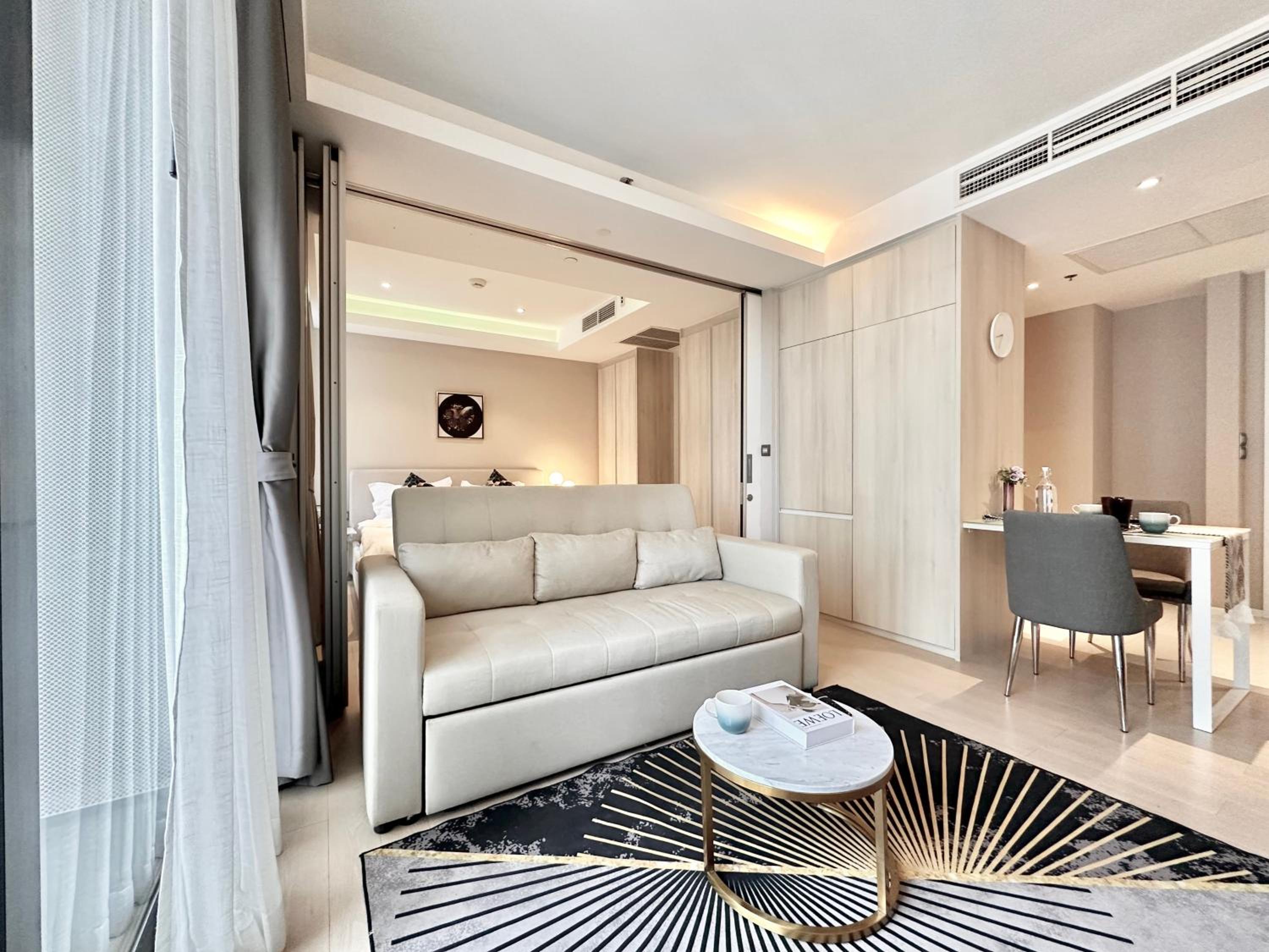 Sukhumvit 11#Luxury#Pool#Gym#BTS Nana&MRT Sukhumvit#1BR#Max4ppl