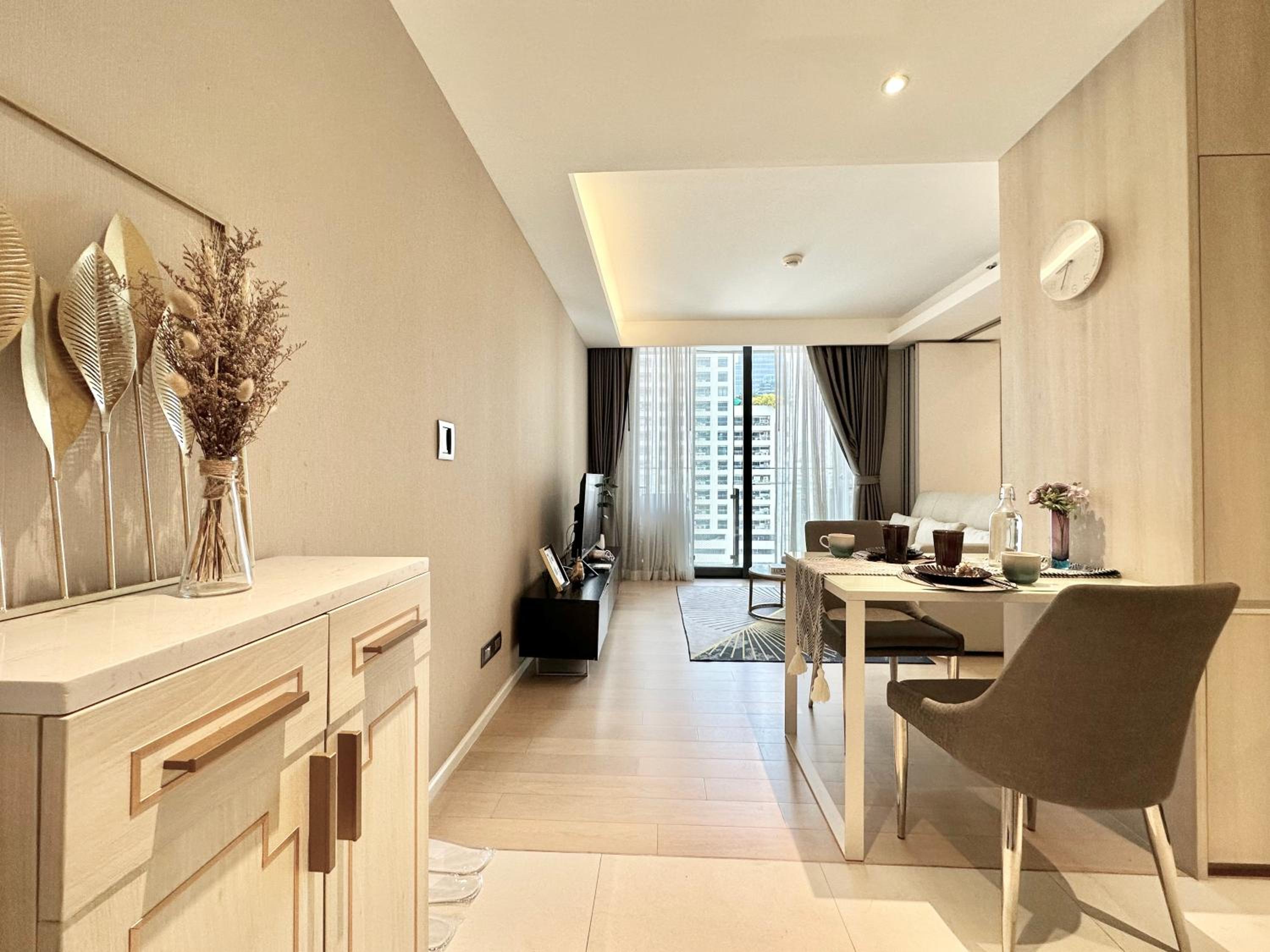 Sukhumvit 11#Luxury#Pool#Gym#BTS Nana&MRT Sukhumvit#1BR#Max4ppl