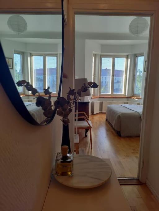 Top-floor studio, near park & sea, great transit