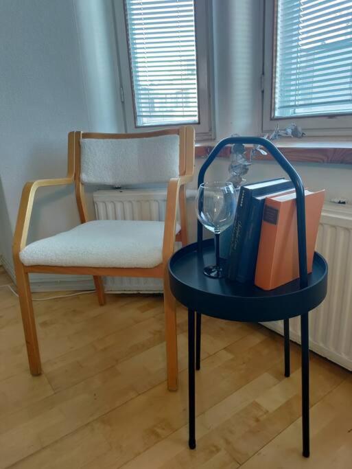 Top-floor studio, near park & sea, great transit