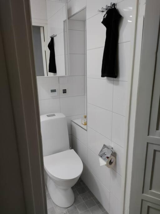 Top-floor studio, near park & sea, great transit