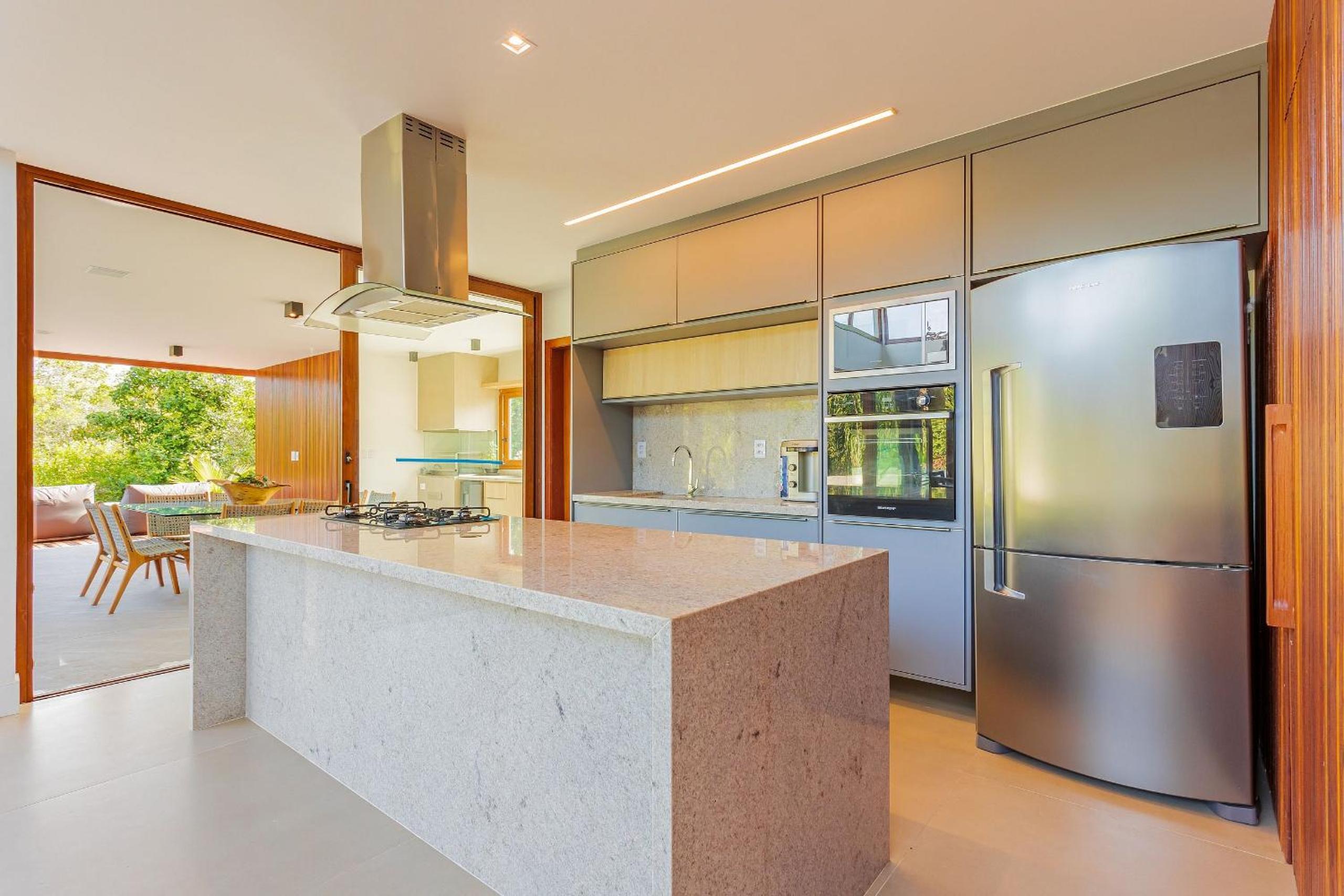 PF58 Casa Alto Luxo 6 Suítes - Praia Bella, com acesso exclusivo à praia!