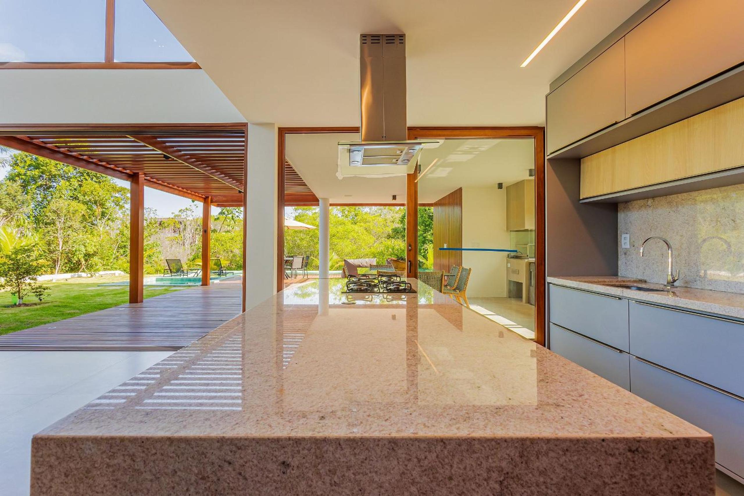 PF58 Casa Alto Luxo 6 Suítes - Praia Bella, com acesso exclusivo à praia!