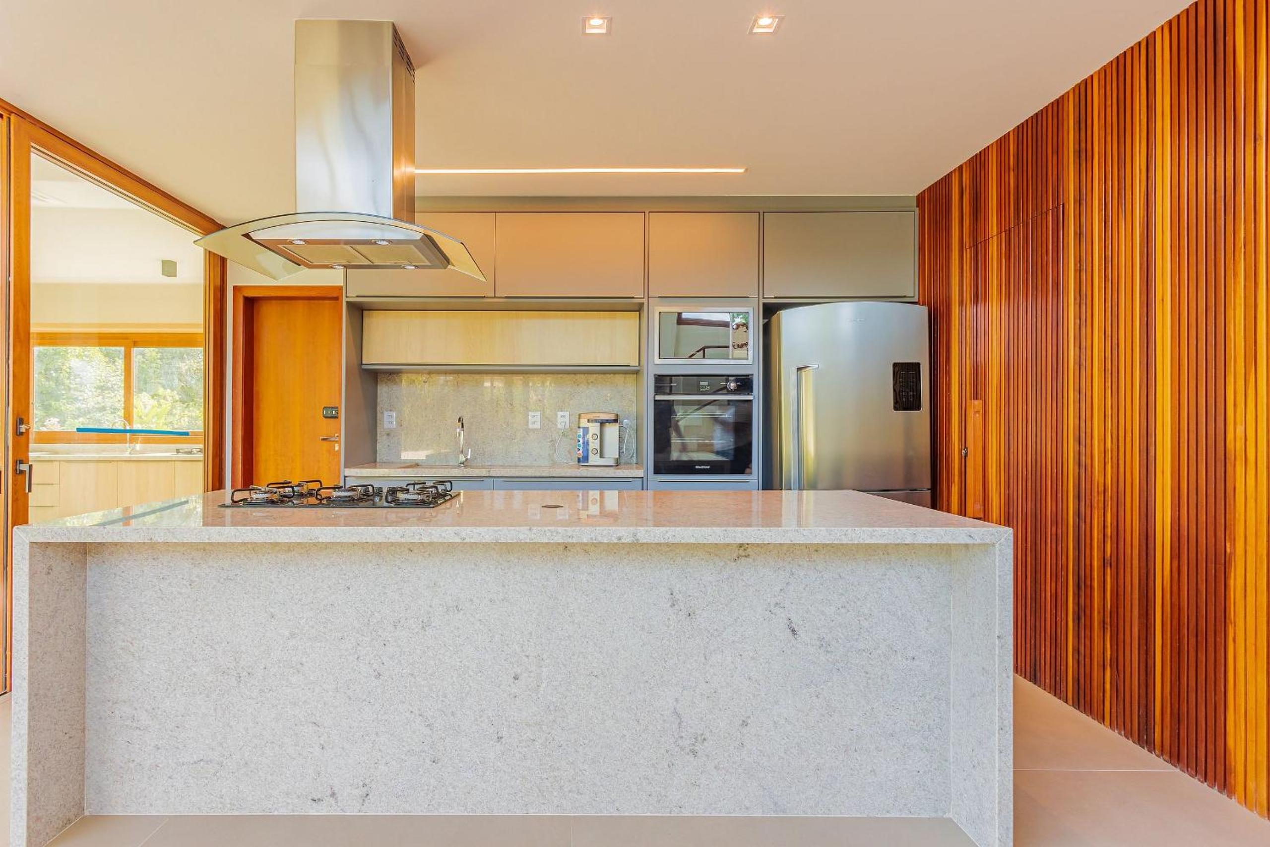 PF58 Casa Alto Luxo 6 Suítes - Praia Bella, com acesso exclusivo à praia!