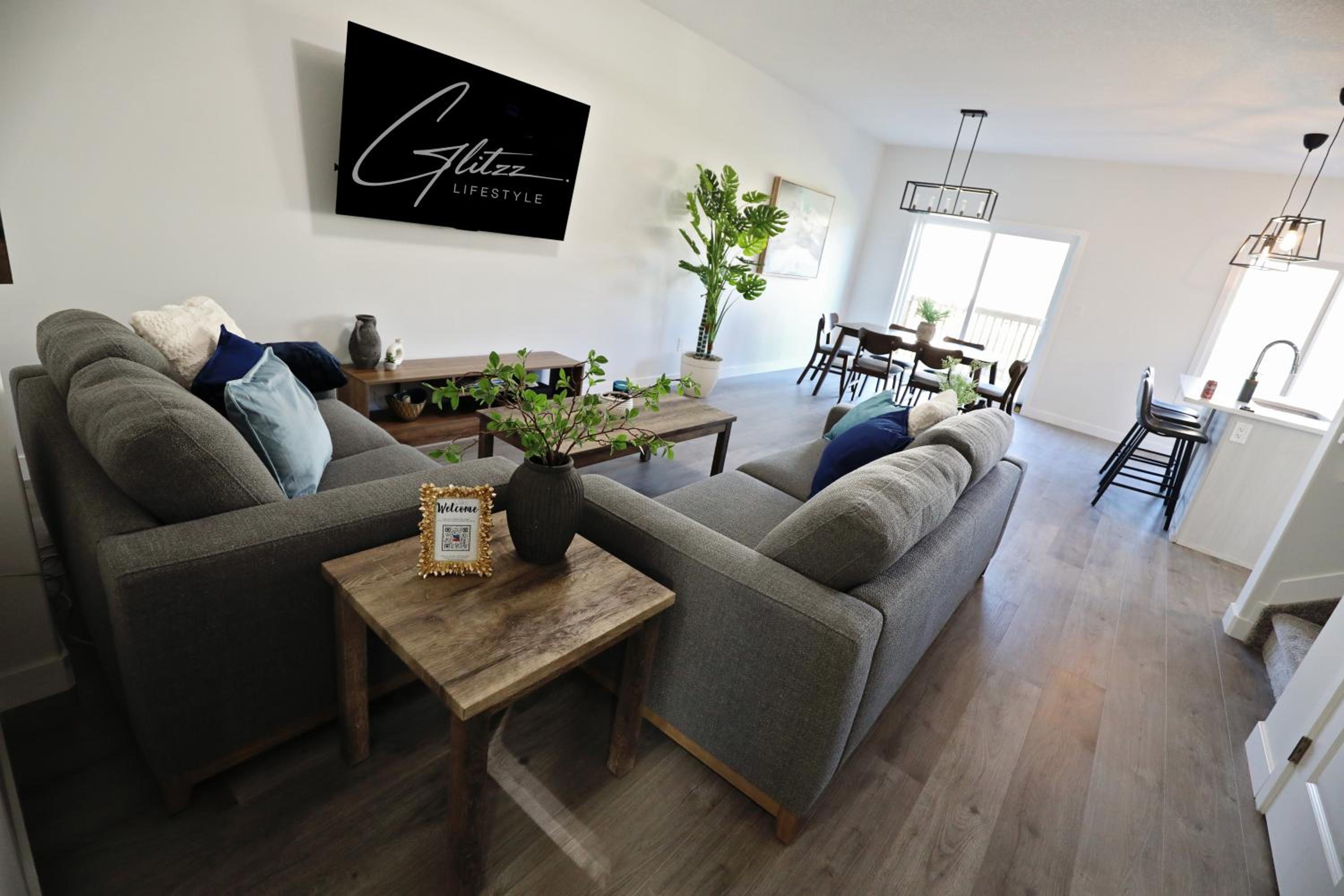 Beautiful Home With 4 King Beds,Airport,Disney+