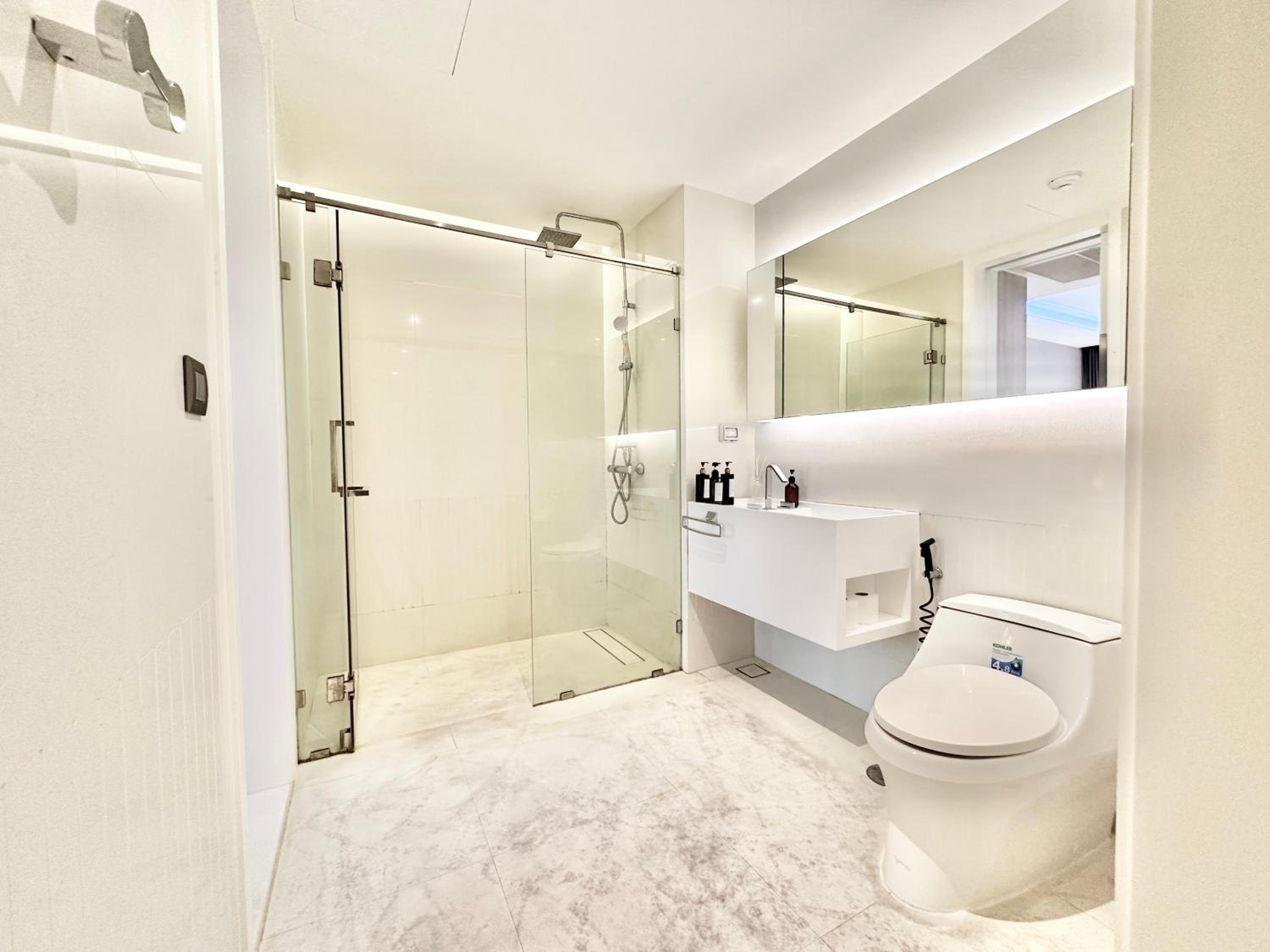 Sukhumvit 11#Luxury#Pool#Gym#BTS Nana&MRT Sukhumvit#1BR#Max4ppl