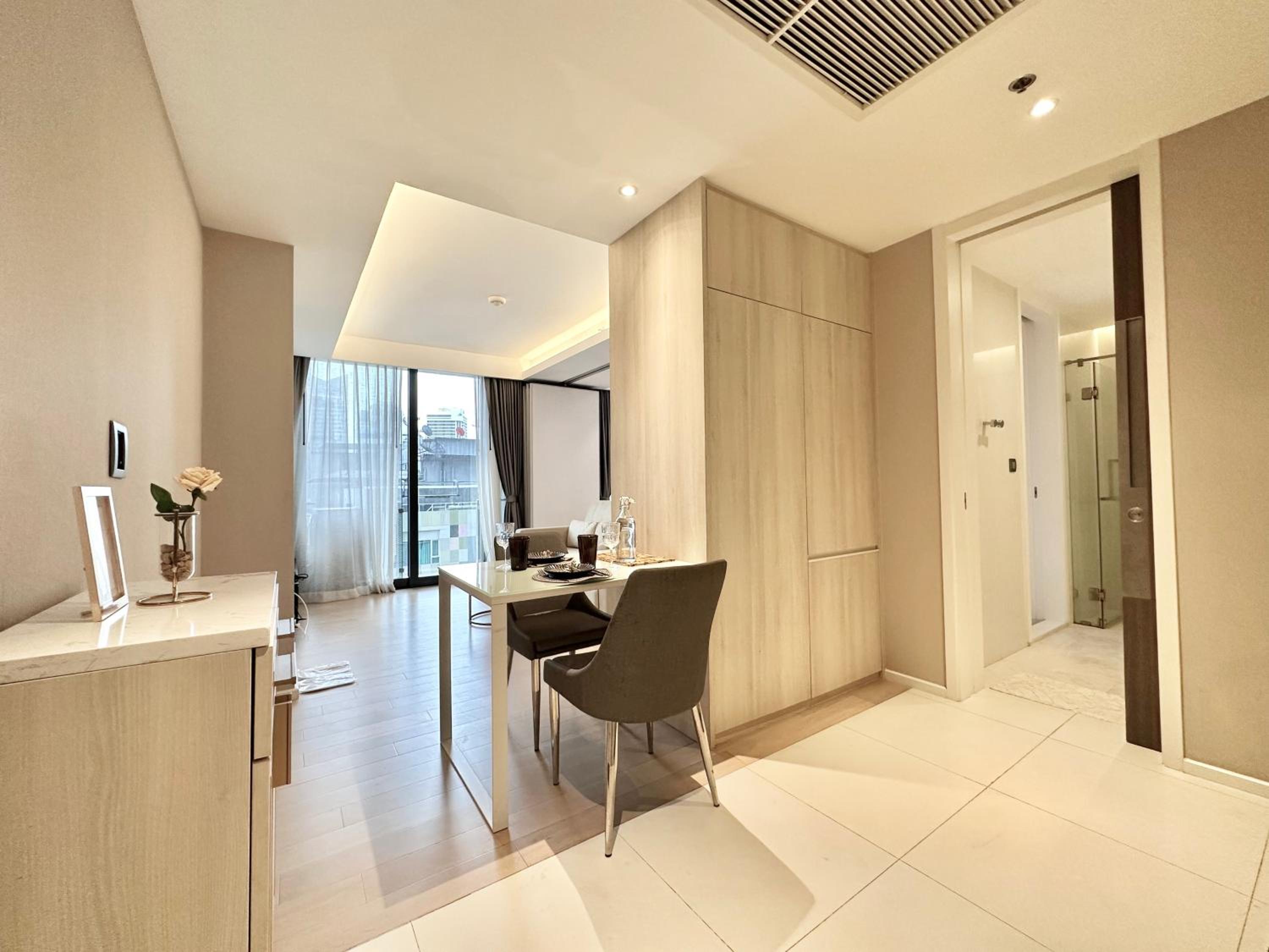 Sukhumvit 11#Luxury#Pool#Gym#BTS Nana&MRT Sukhumvit#1BR#Max4ppl