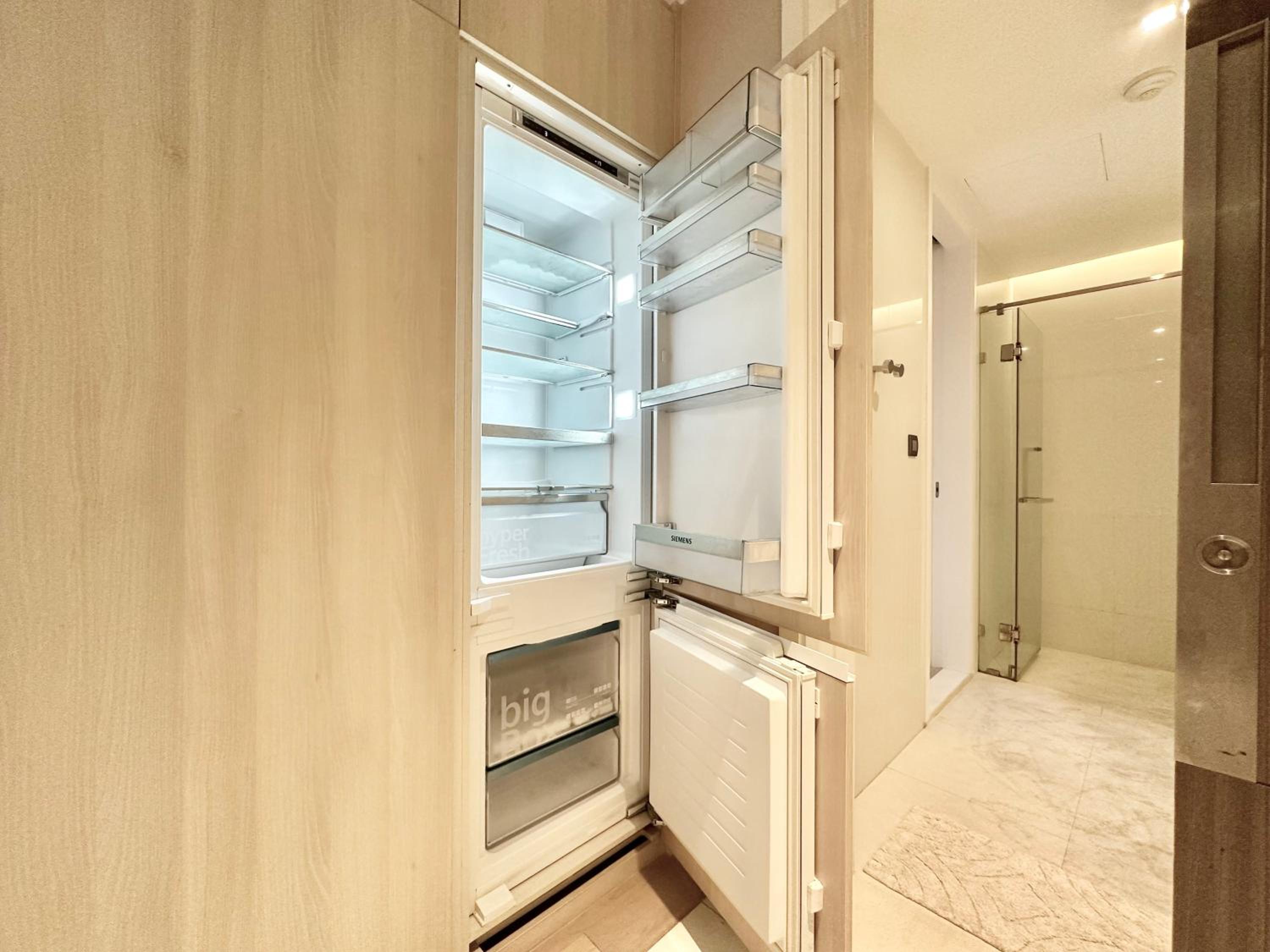 Sukhumvit 11#Luxury#Pool#Gym#BTS Nana&MRT Sukhumvit#1BR#Max4ppl