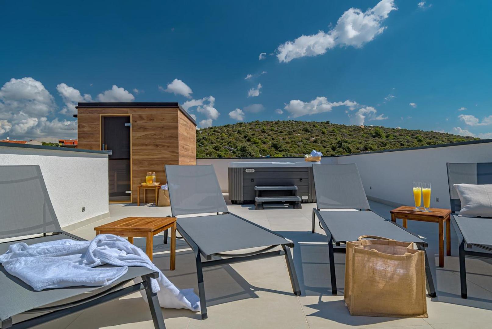 Luxury villa Indigo with swimming pool, sauna and jacuzzi in Kanica - Rogoznica view 5