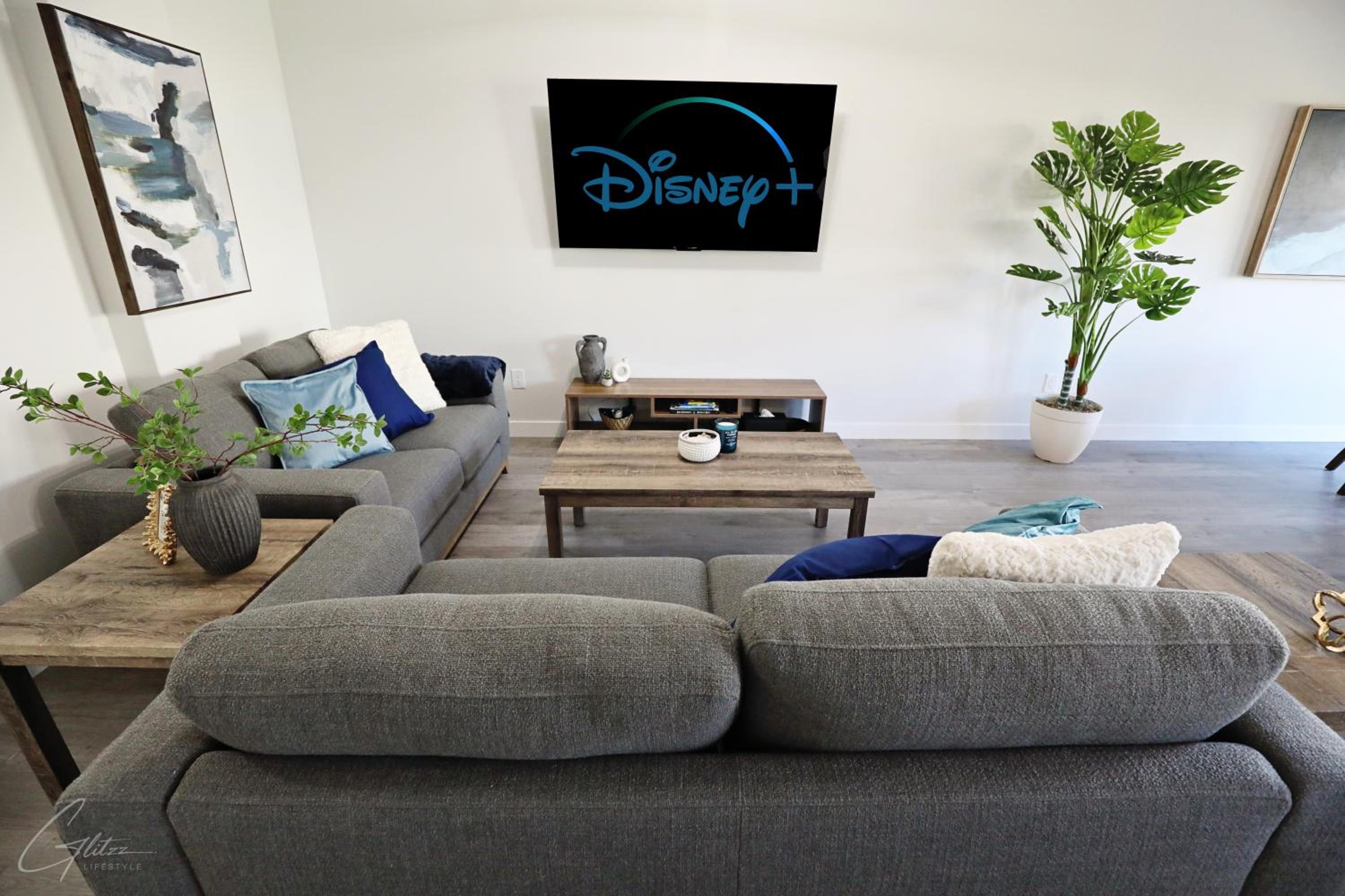 Beautiful Home With 4 King Beds,Airport,Disney+
