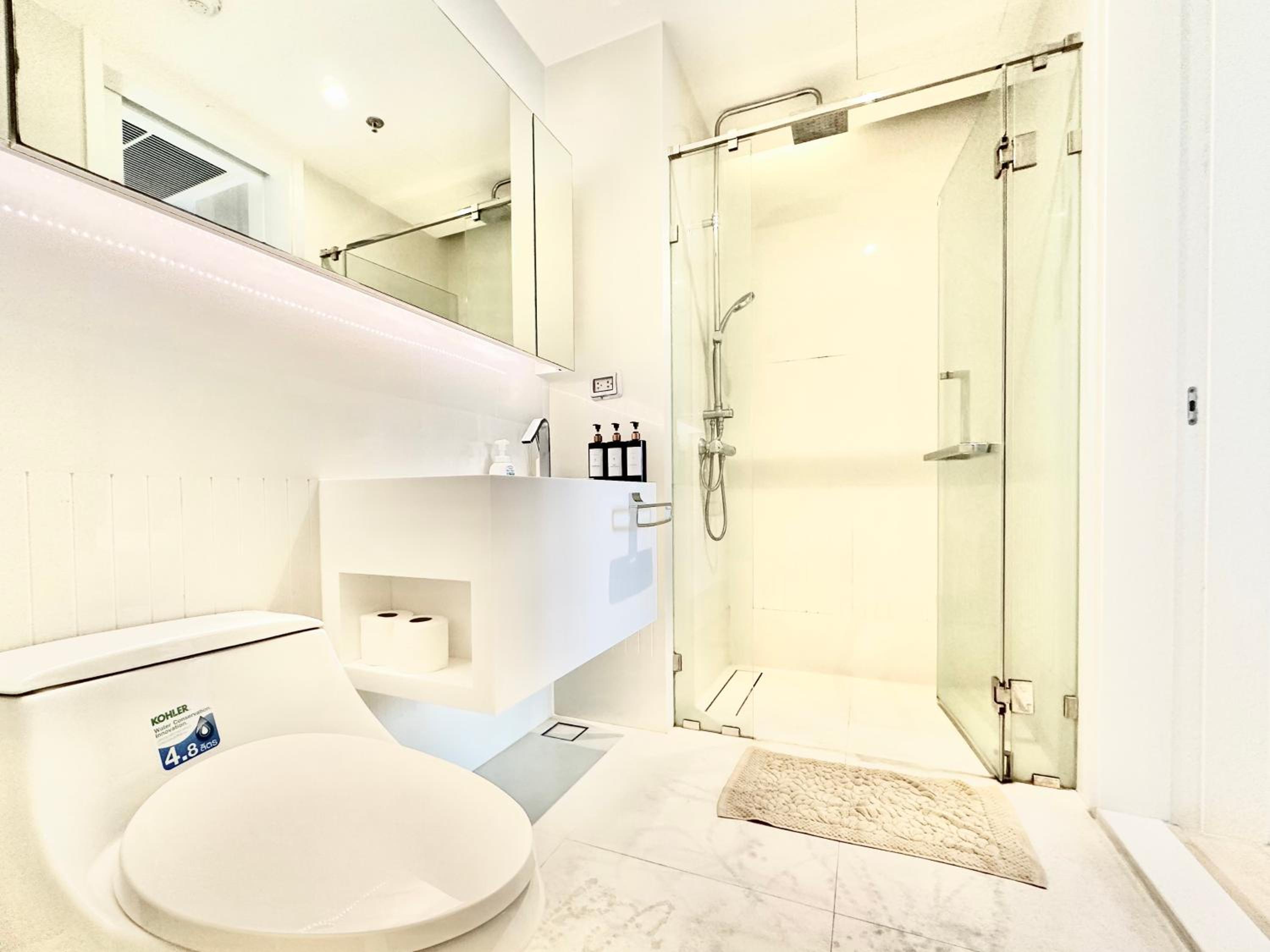 Sukhumvit 11#Luxury#Pool#Gym#BTS Nana&MRT Sukhumvit#1BR#Max4ppl