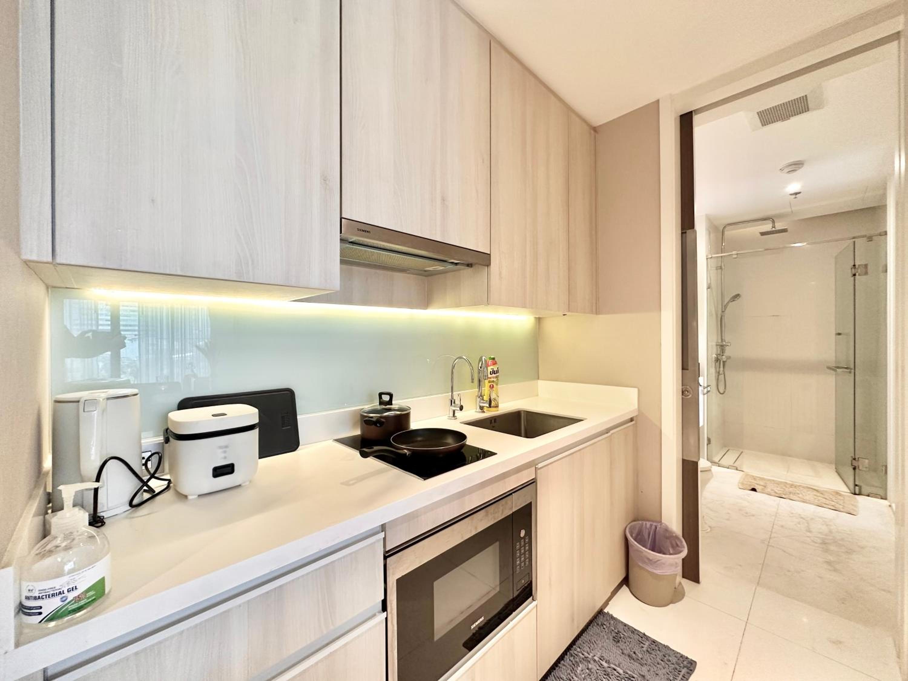 Sukhumvit 11#Luxury#Pool#Gym#BTS Nana&MRT Sukhumvit#1BR#Max4ppl