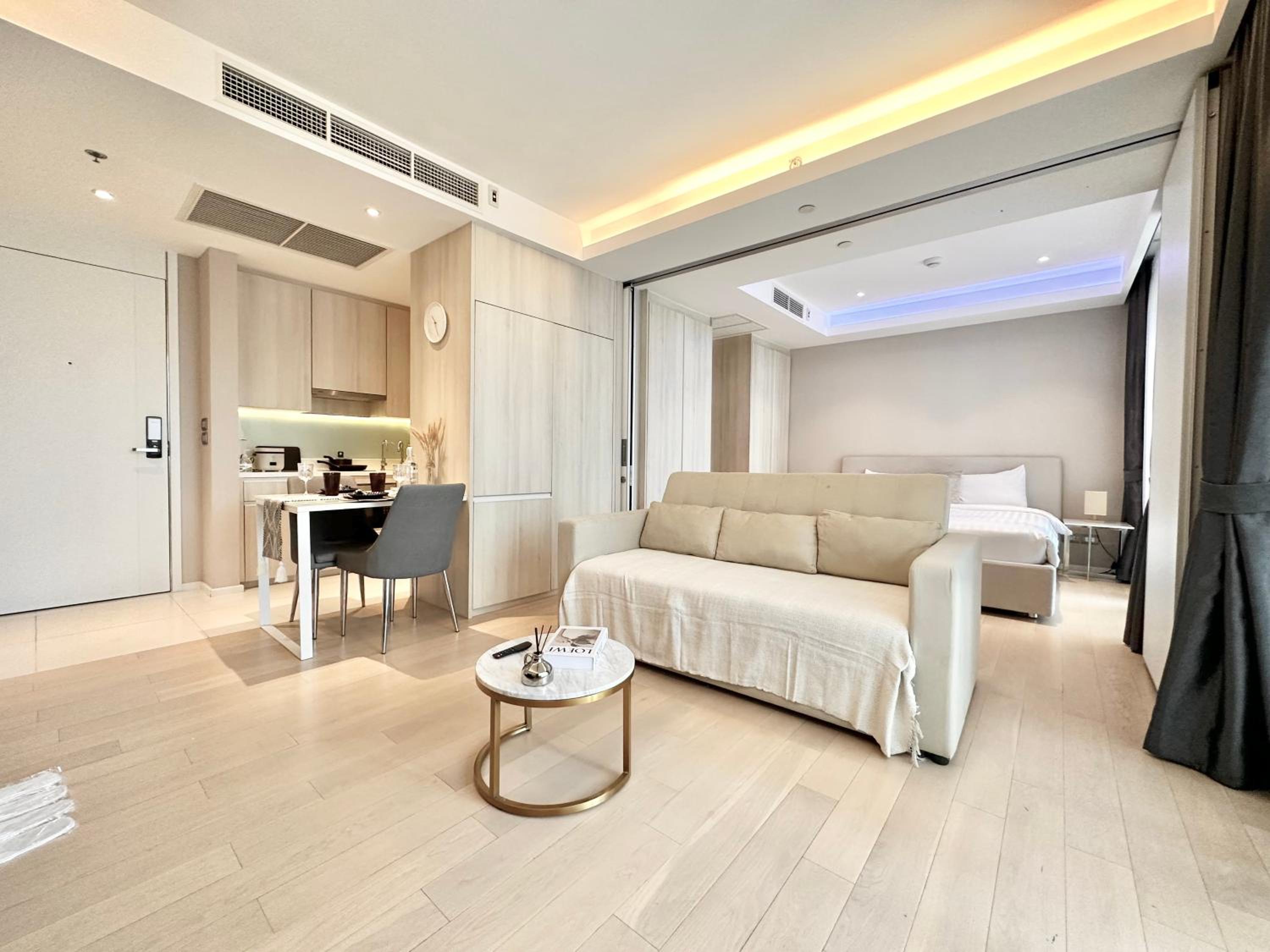 Sukhumvit 11#Luxury#Pool#Gym#BTS Nana&MRT Sukhumvit#1BR#Max4ppl