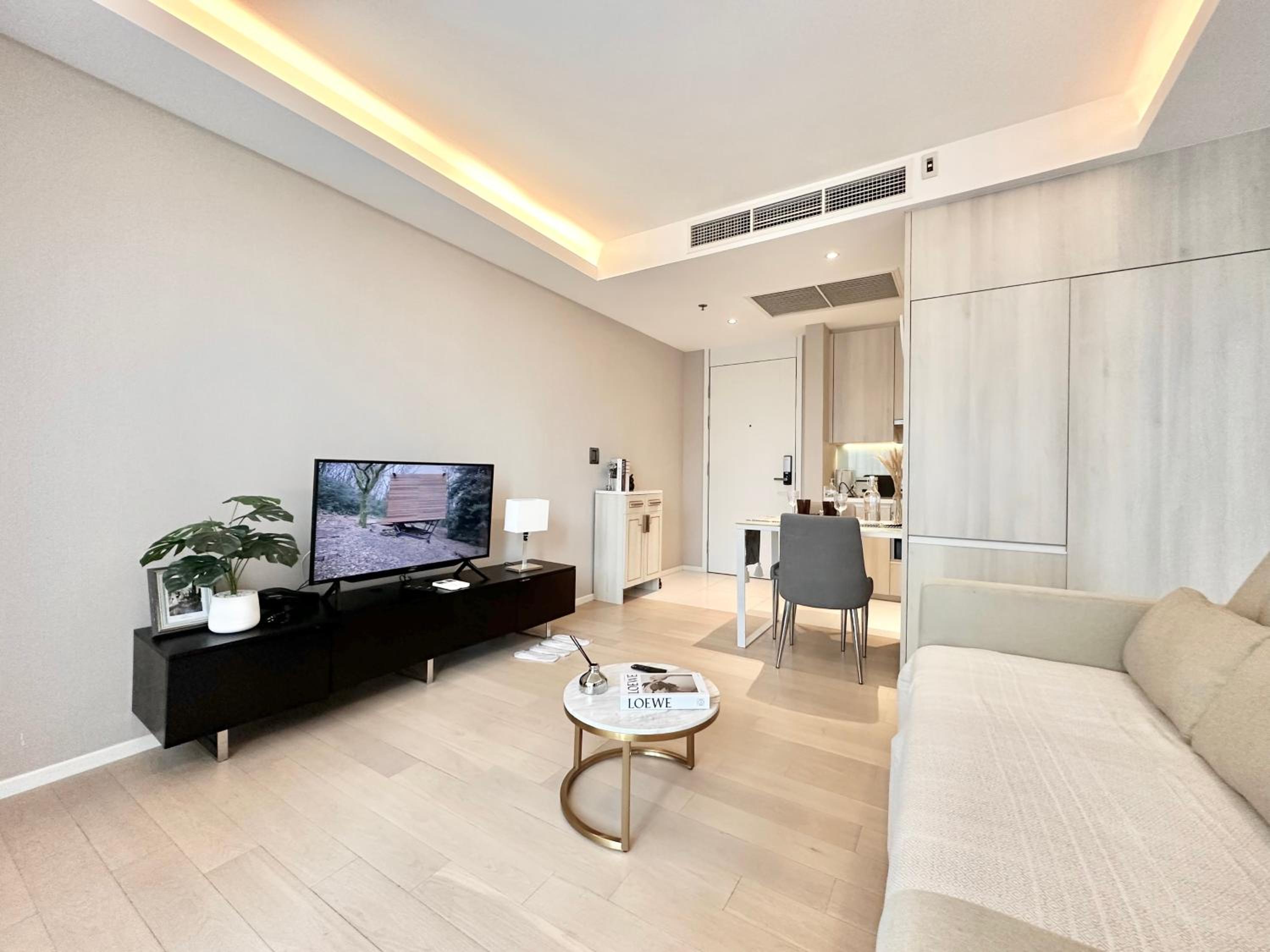 Sukhumvit 11#Luxury#Pool#Gym#BTS Nana&MRT Sukhumvit#1BR#Max4ppl