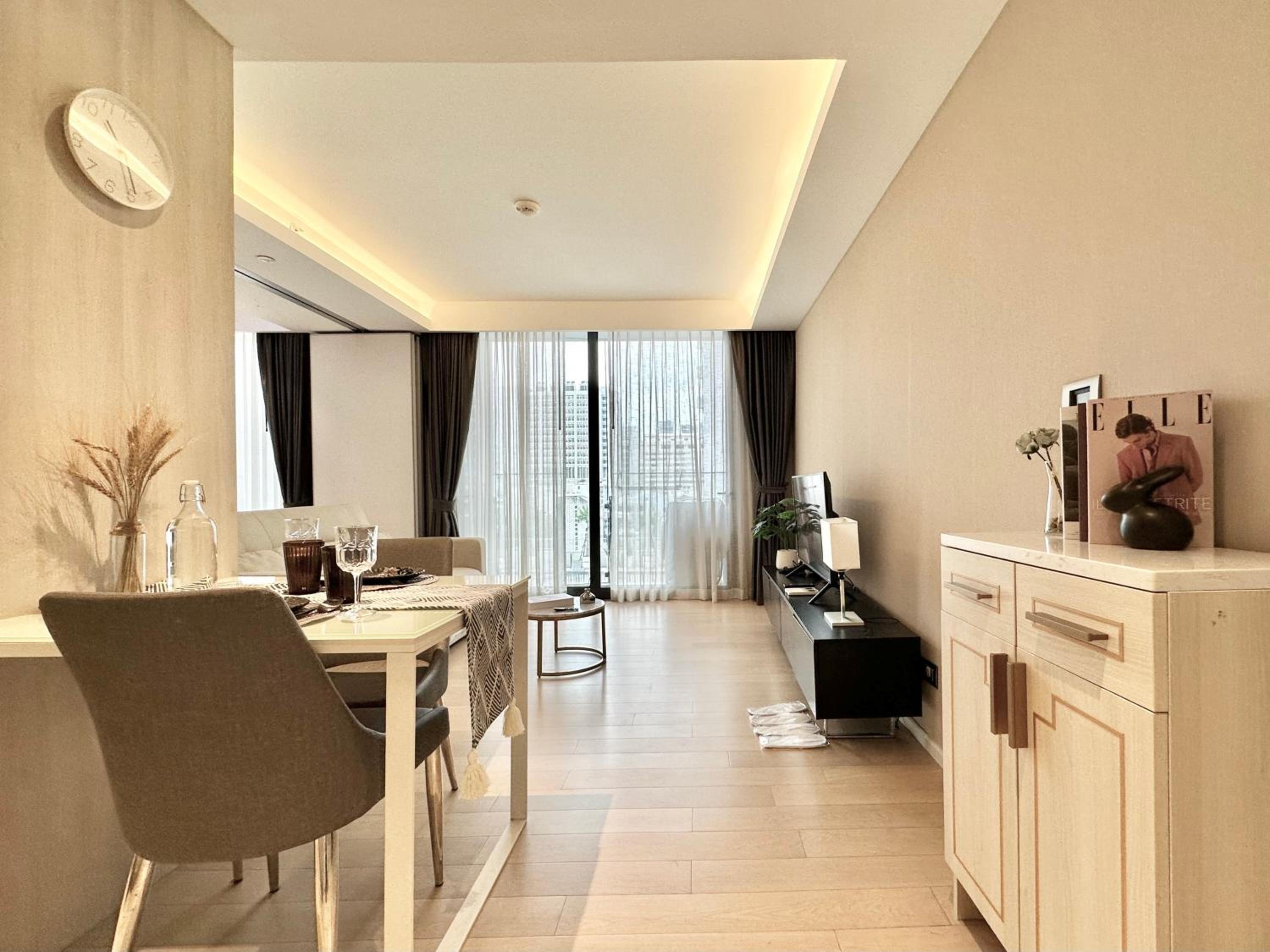 Sukhumvit 11#Luxury#Pool#Gym#BTS Nana&MRT Sukhumvit#1BR#Max4ppl