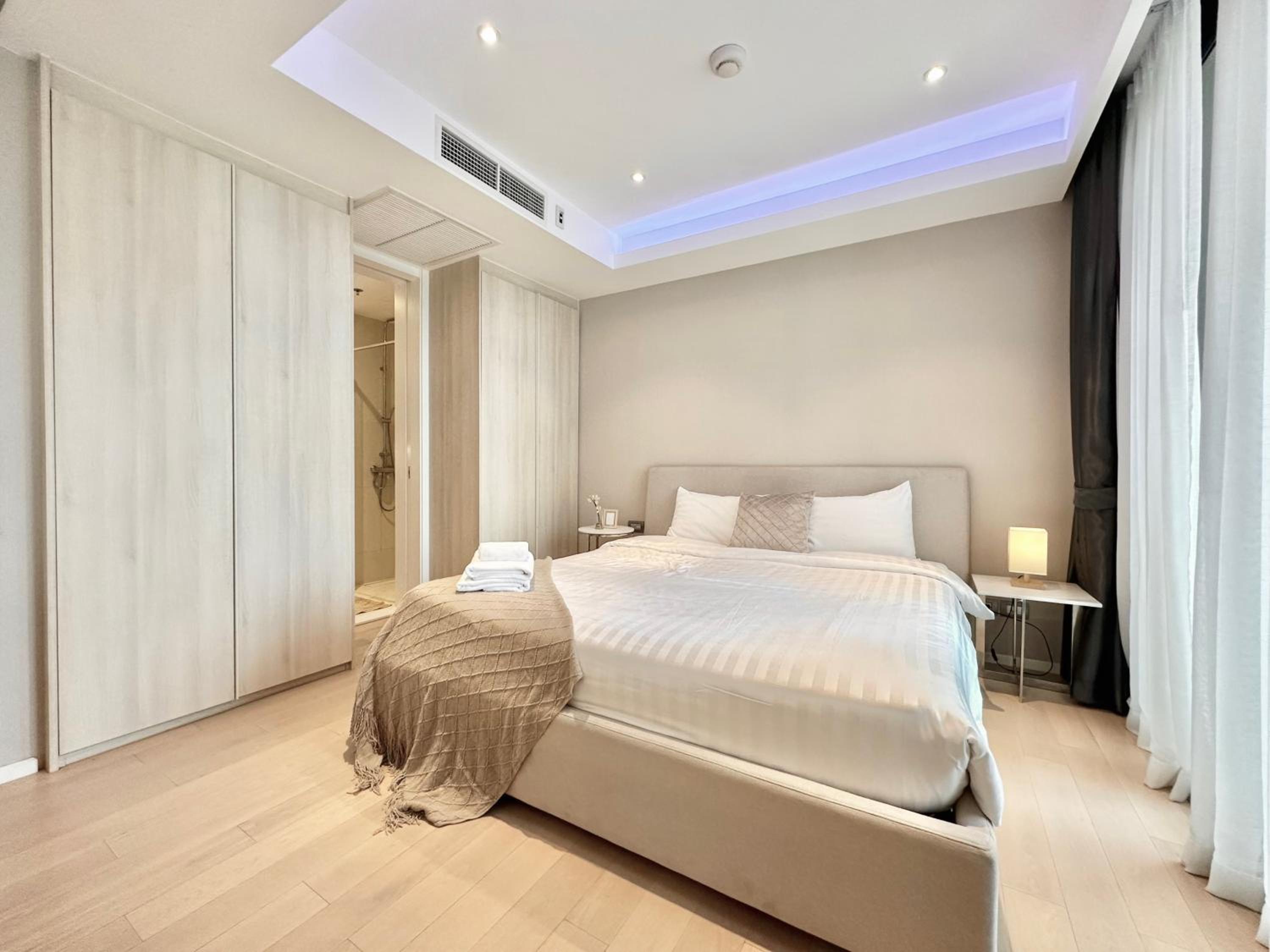 Sukhumvit 11#Luxury#Pool#Gym#BTS Nana&MRT Sukhumvit#1BR#Max4ppl