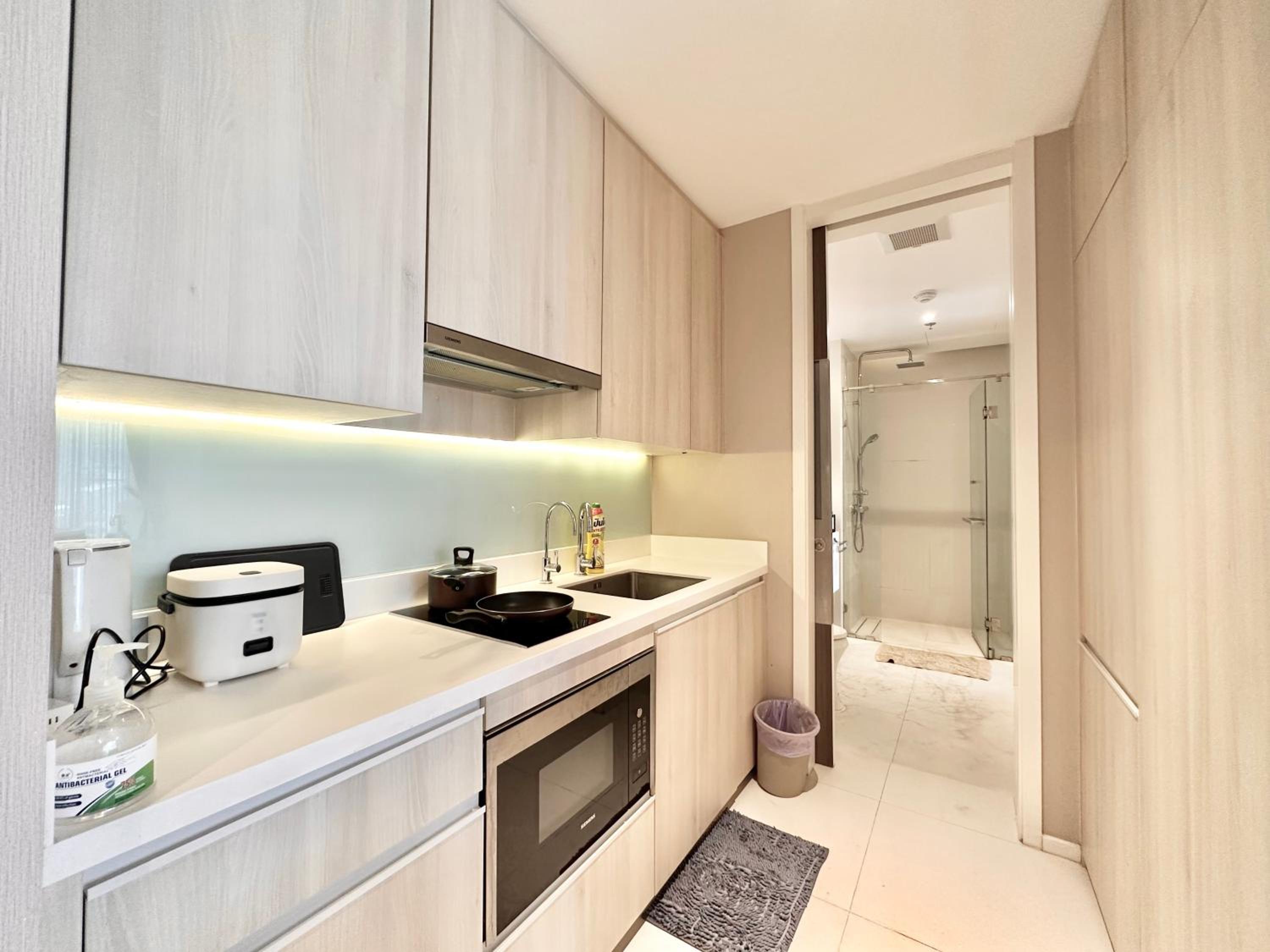 Sukhumvit 11#Luxury#Pool#Gym#BTS Nana&MRT Sukhumvit#1BR#Max4ppl