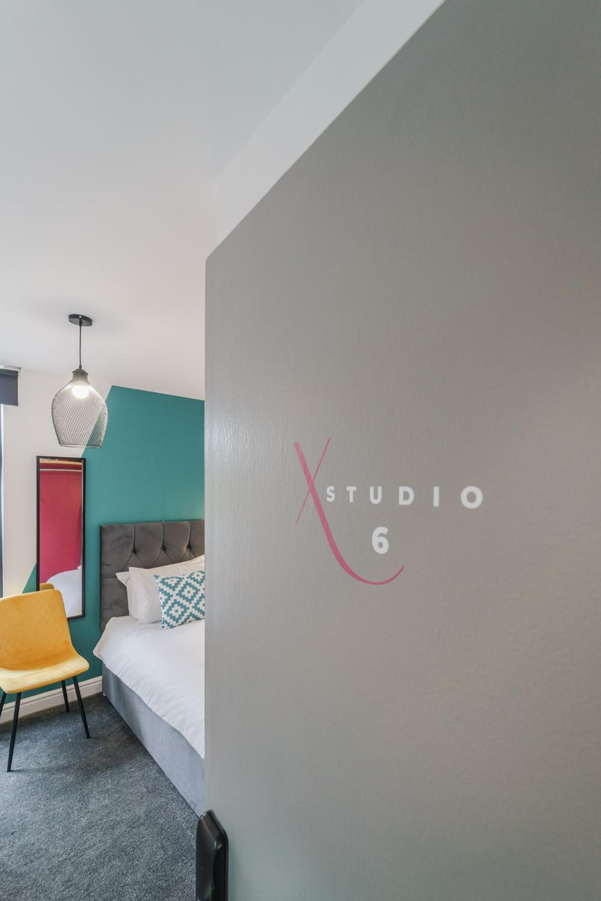 Deluxe Studio Apartments
